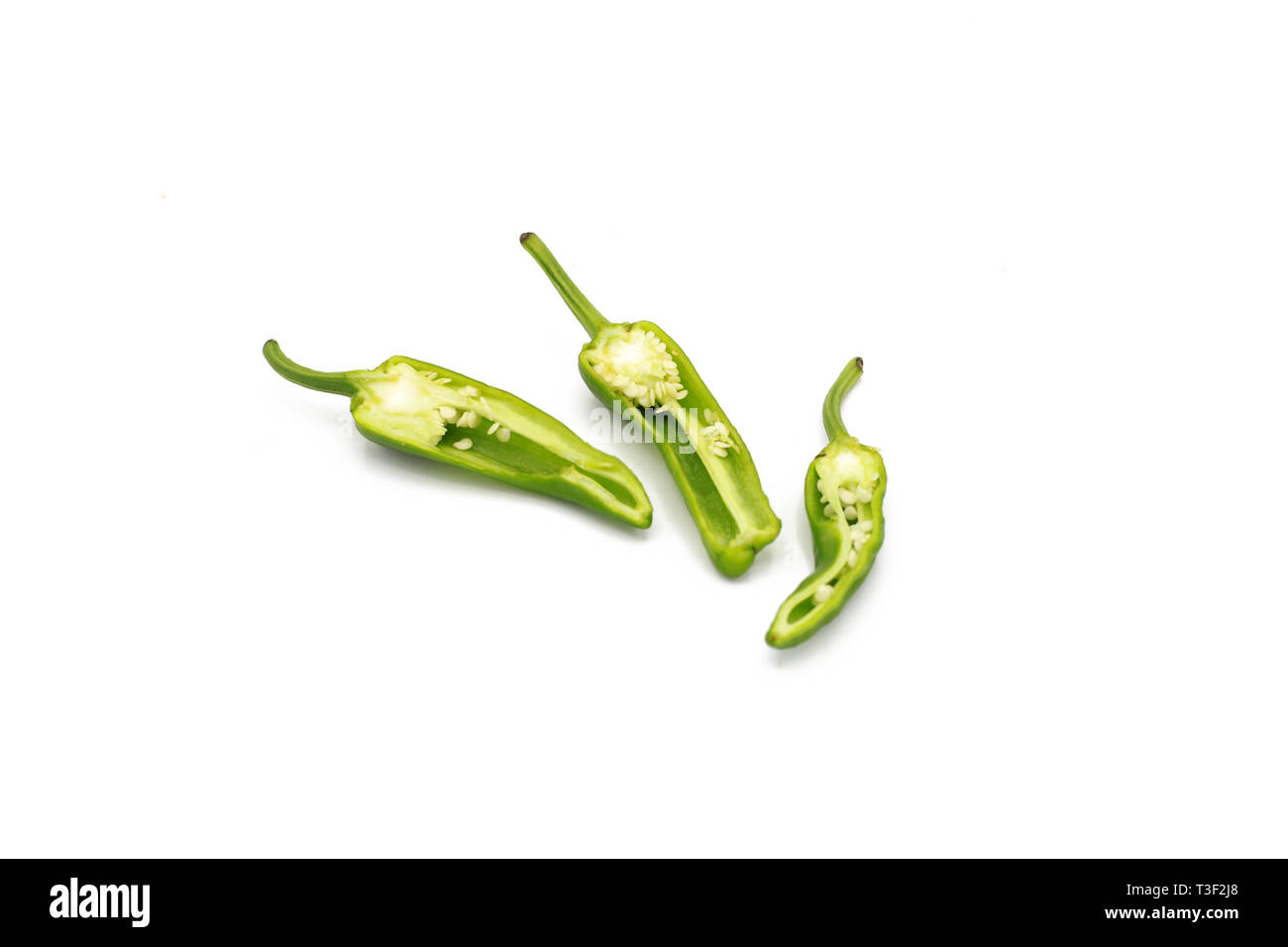 Chili pod-frische grüne Chilischoten - isoliert auf weißem Stockfoto