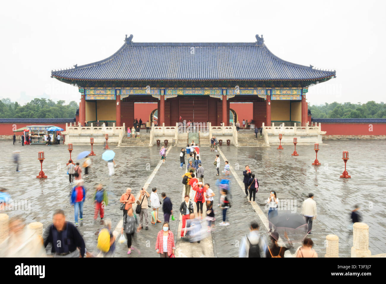 Touristen, die sich in der Himmelstempel in Peking Stockfoto