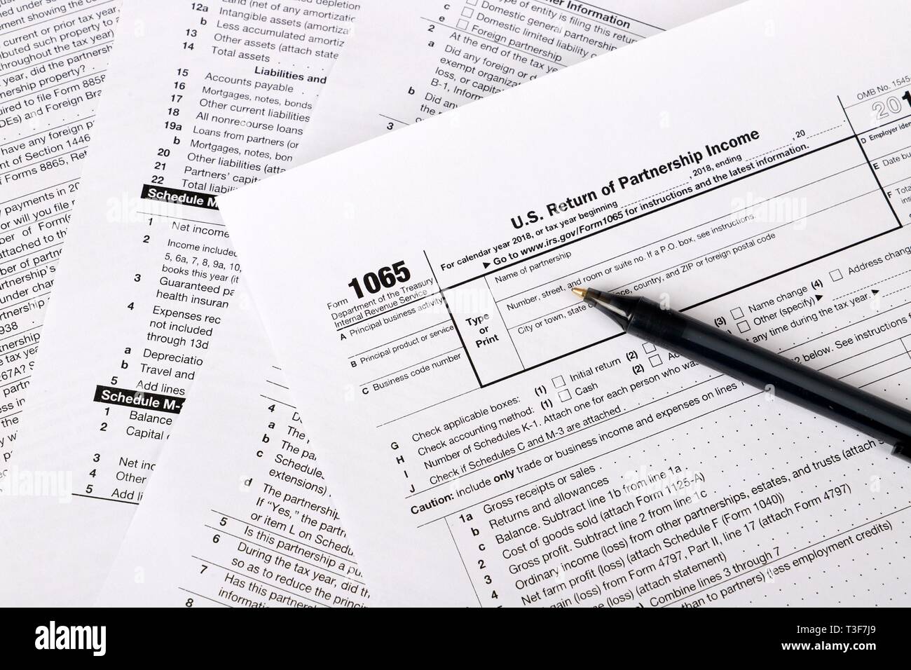 form 1065 b-2
9 Steuerformular und Pen in einer Tabelle - uns ... form 1065 b-2
9 Steuerformular und Pen in einer Tabelle - uns ...