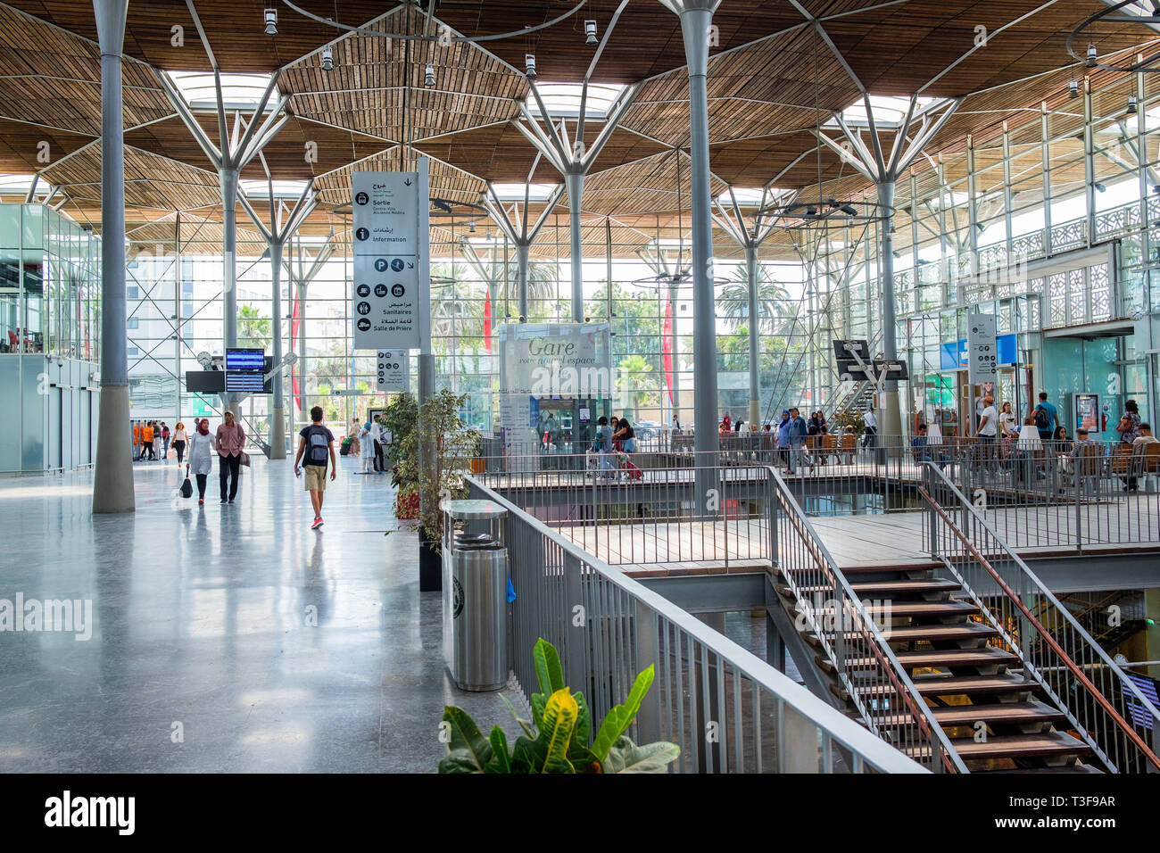 casa port to casablanca airport train