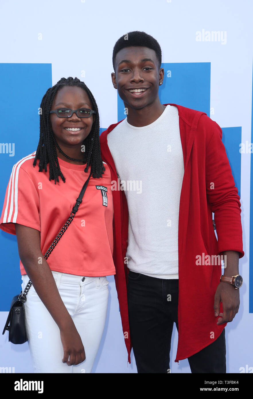 Los Angeles, Ca, USA. 8 Apr, 2019. Lee Tiger Fitch, Niles Fitch, bei der Premiere von Universal Pictures 'Kleine' im Regency Dorf Theater in Los Angeles, Kalifornien, April 8, 2019. Credit: Faye Sadou/Medien Punch/Alamy leben Nachrichten Stockfoto