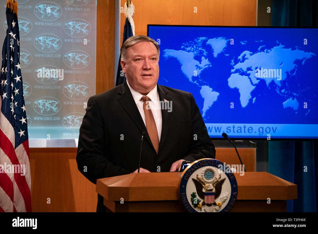 Washington DC, USA. 08 Apr, 2019. Us-Staatssekretär Mike Pompeo Erläuterungen zu den Medien in der Presse liefert an das State Department in Washington am 8. April 2019, D.C. Pompeo angekündigt, die den USA die Islamischen Revolutionären Garden, einschließlich seiner Qodsarmee, als eine ausländische Terrororganisation bezeichnet. Credit: Planetpix/Alamy leben Nachrichten Stockfoto