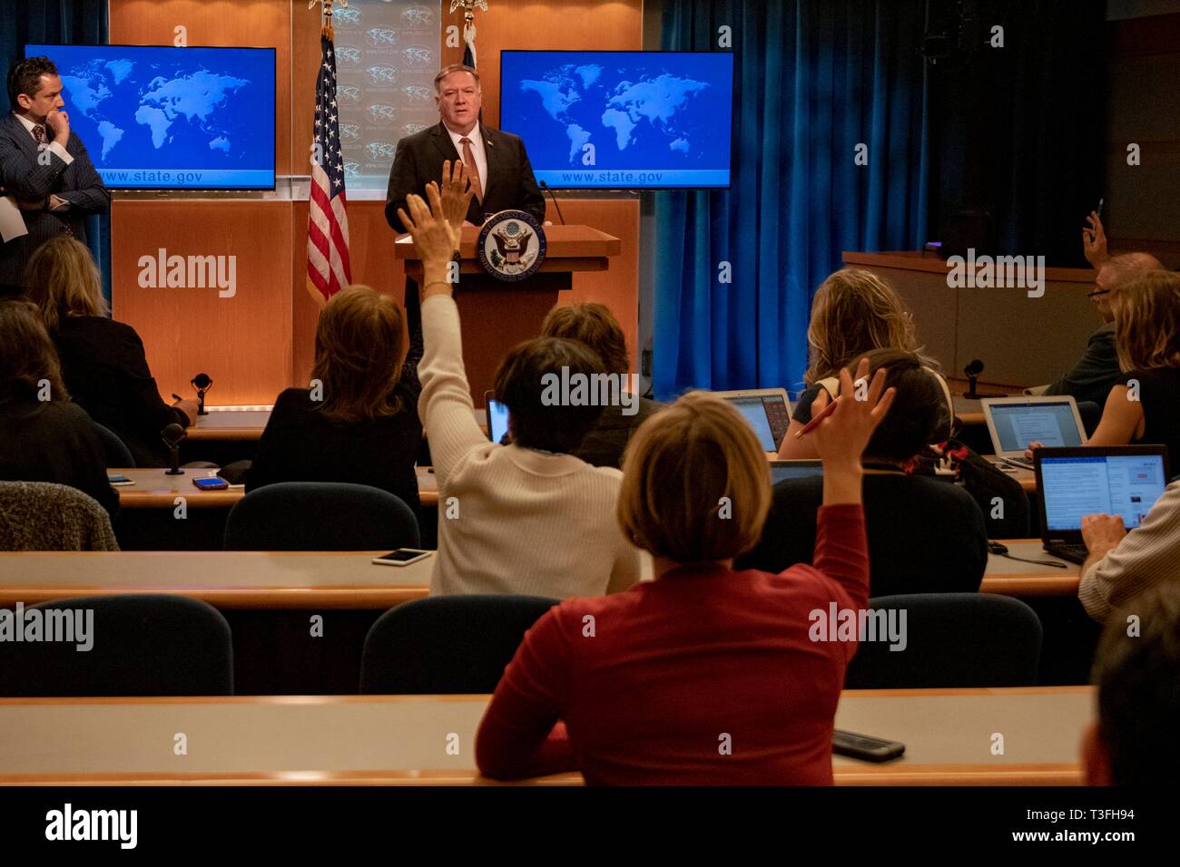 Washington DC, USA. 08 Apr, 2019. Us-Staatssekretär Mike Pompeo Erläuterungen zu den Medien in der Presse liefert an das State Department in Washington am 8. April 2019, D.C. Pompeo angekündigt, die den USA die Islamischen Revolutionären Garden, einschließlich seiner Qodsarmee, als eine ausländische Terrororganisation bezeichnet. Credit: Planetpix/Alamy leben Nachrichten Stockfoto