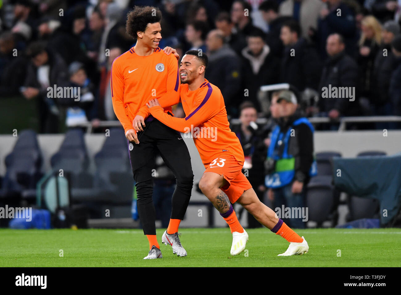 London, Großbritannien. 09 Uhr April, 2019. Leroy Sane und Gabriel Jesus haben ein Witz vor dem UEFA Champions League Viertelfinale Hinspiele Übereinstimmung zwischen den Tottenham Hotspur und Manchester City an der Tottenham Hotspur Stadion, London am Dienstag, den 9. April 2019. Credit: MI Nachrichten & Sport/Alamy leben Nachrichten Stockfoto