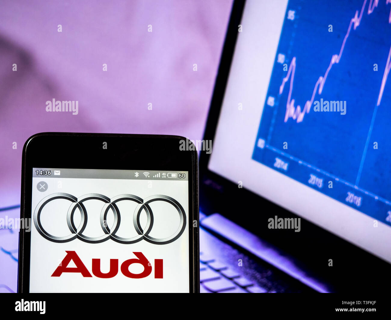 In der Ukraine. 8 Apr, 2019. In diesem Foto ist eine Abbildung der Audi AG Logo gesehen auf einem Smartphone angezeigt. Quelle: Igor Golovniov/SOPA Images/ZUMA Draht/Alamy leben Nachrichten Stockfoto