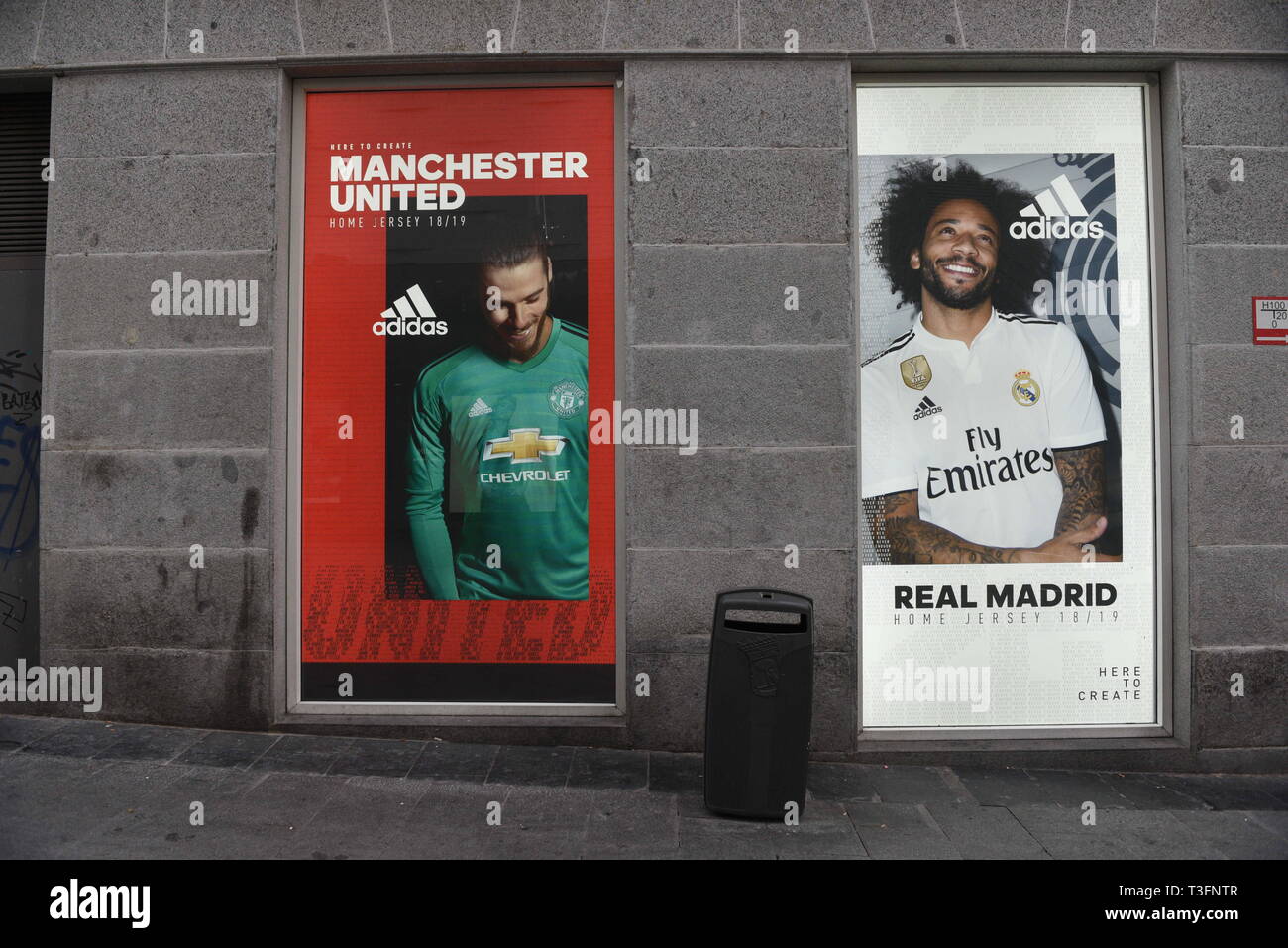 Madrid, Madrid, Spanien. 9 Apr, 2019. Ein Adidas Werbung auf einem Adidas  store in Madrid gesehen. Quelle: John milner/SOPA Images/ZUMA Draht/Alamy  leben Nachrichten Stockfotografie - Alamy