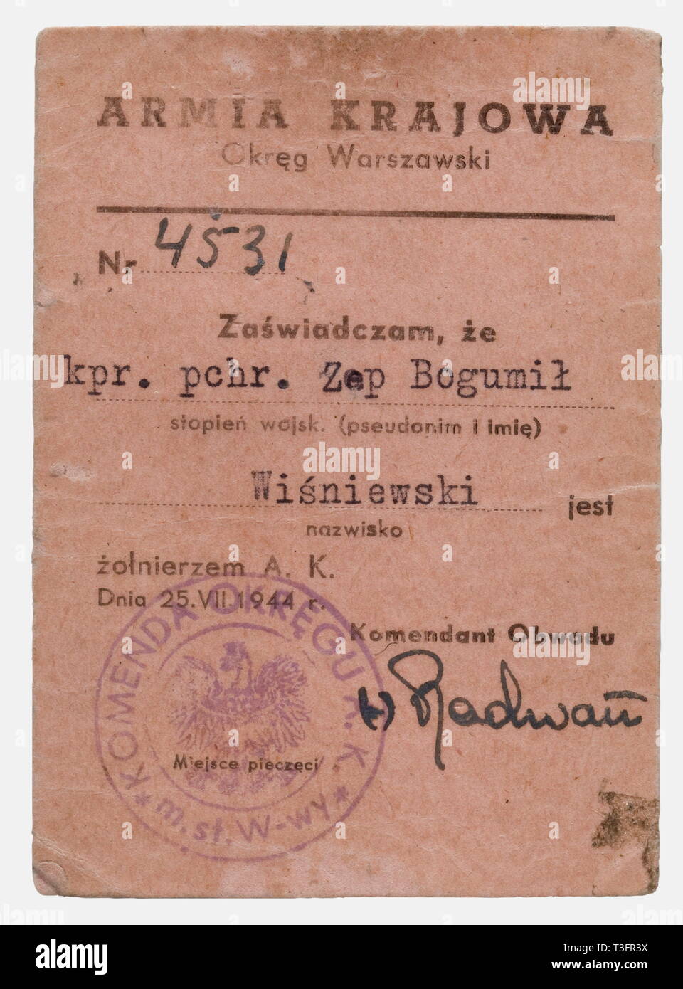 Fotos, Dokumente und Effekte aus der Warschauer Aufstand 1944 48"-Album, Dimension 20 x 30 cm, mit original Fotos, Ausweise, Dokumente, Zeitung, miniatur Medaillen und Abzeichen aus der Zeit des Warschauer Aufstandes 1944. Er beinhaltet unter anderem: Service Identity Card für die Armia Krajowa mit Radwan Signatur und einem Metall Abzeichen, 29 Fotografien von Warschau, einige gibt, die den Kampf, zwei Banknoten, einen Travel Pass, ein Arm band für die 'WP' (Wojsko Polskie = Polnische Armee), Personalausweis für verbündete Einheiten, Hec, No-Exclusive - | Editorial-Use - Nur Stockfoto