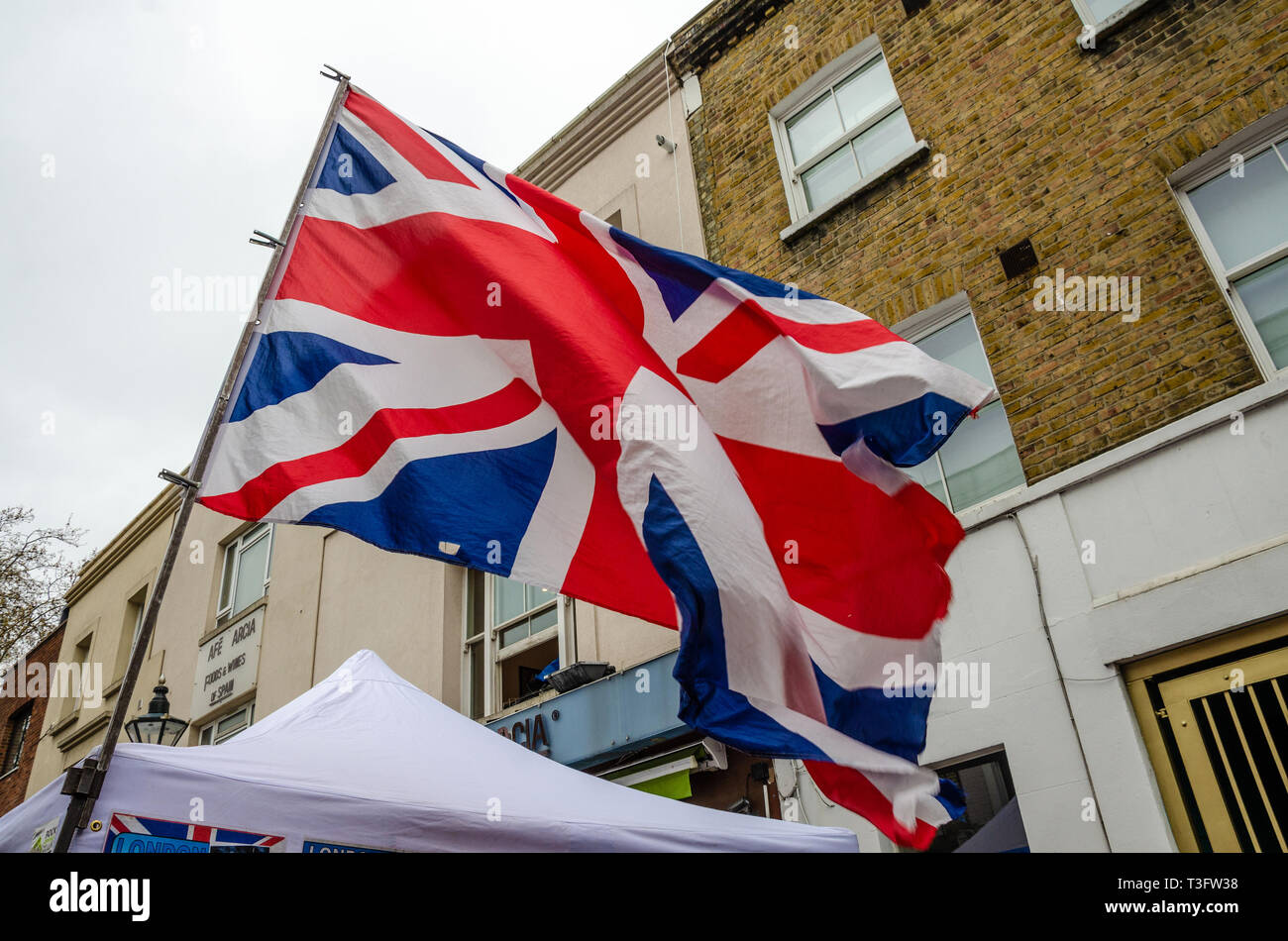 Der britische Union Jack Flagge in der Portobello Road in London fliegen. Stockfoto