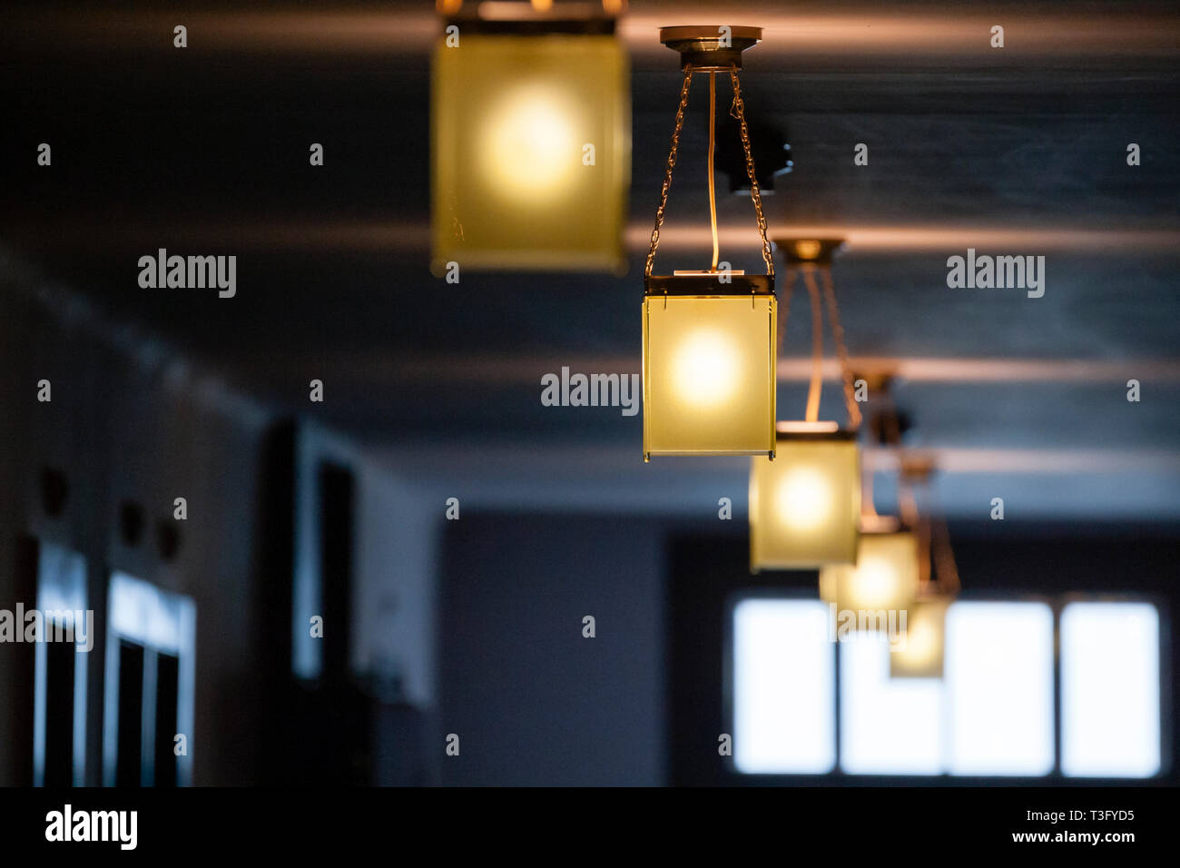 Klassische Deckenleuchten des Hotel Waldhaus Sils im Engadin/Segl, Schweiz  Stockfotografie - Alamy