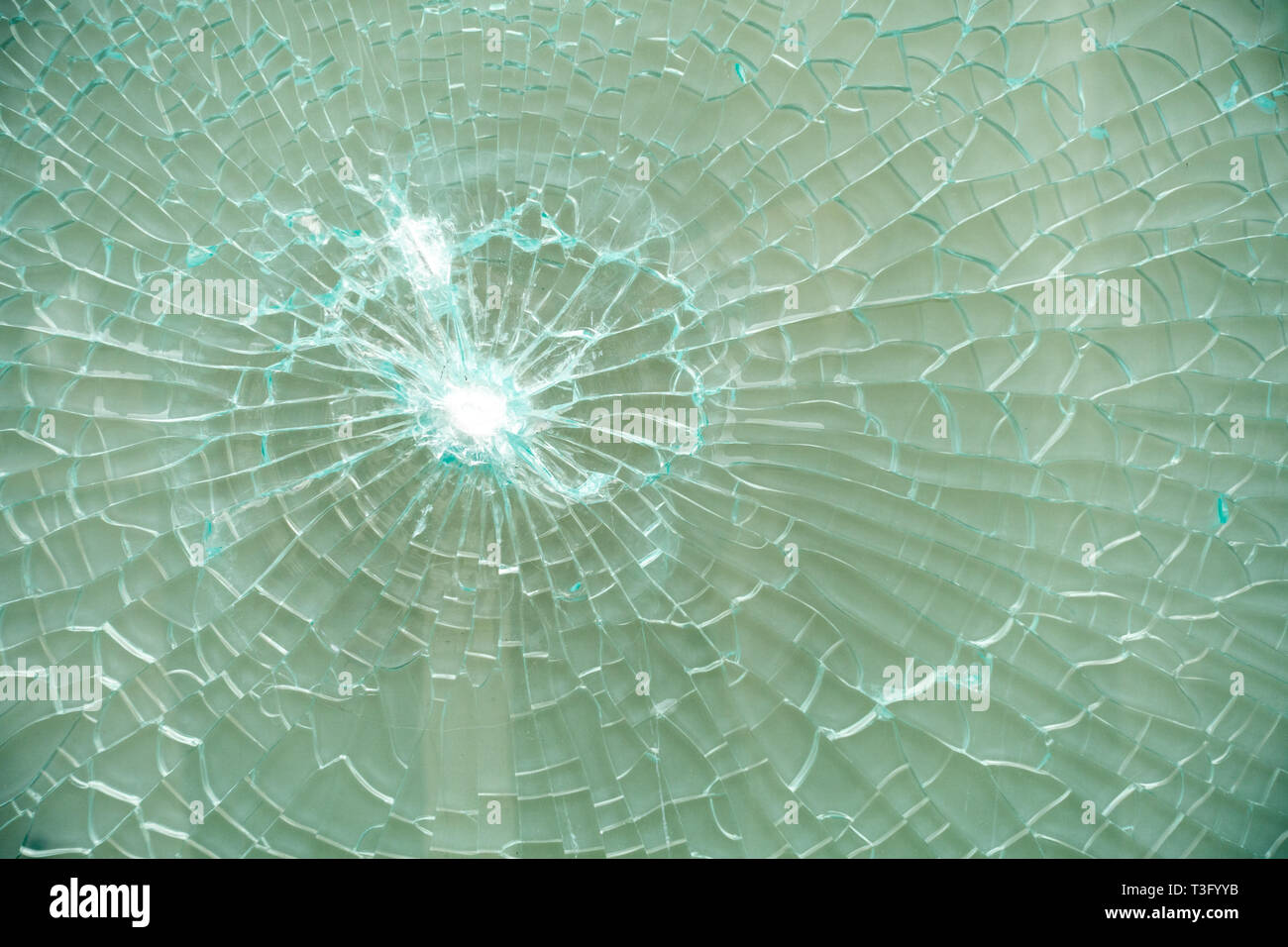 Nahaufnahme einer zerbrochenen Glas Fenster Stockfoto
