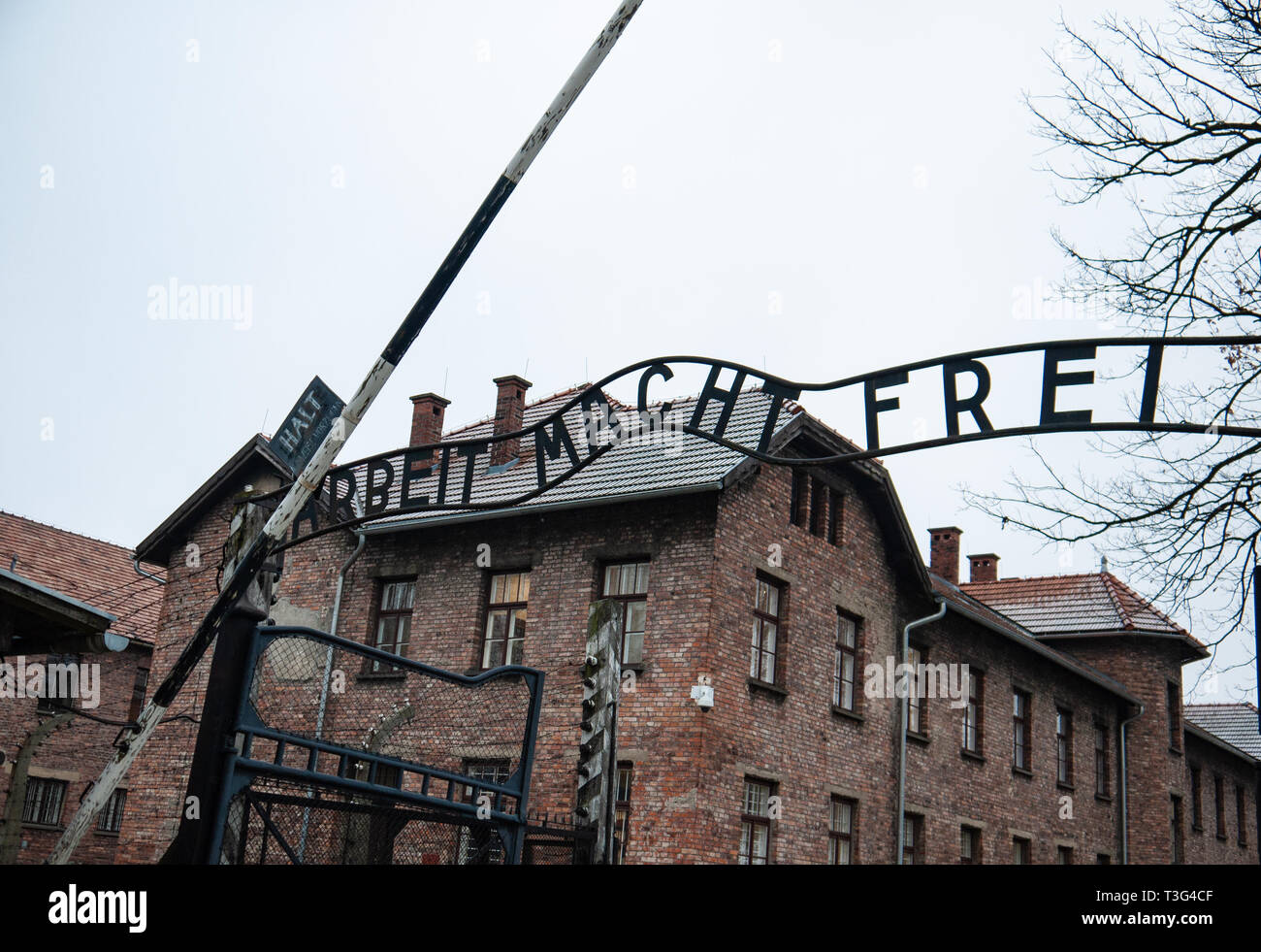 Arbeit macht frei Schild am Eingang nach Auschwitz Konzentrationslager und Vernichtungslager, Polen Stockfoto