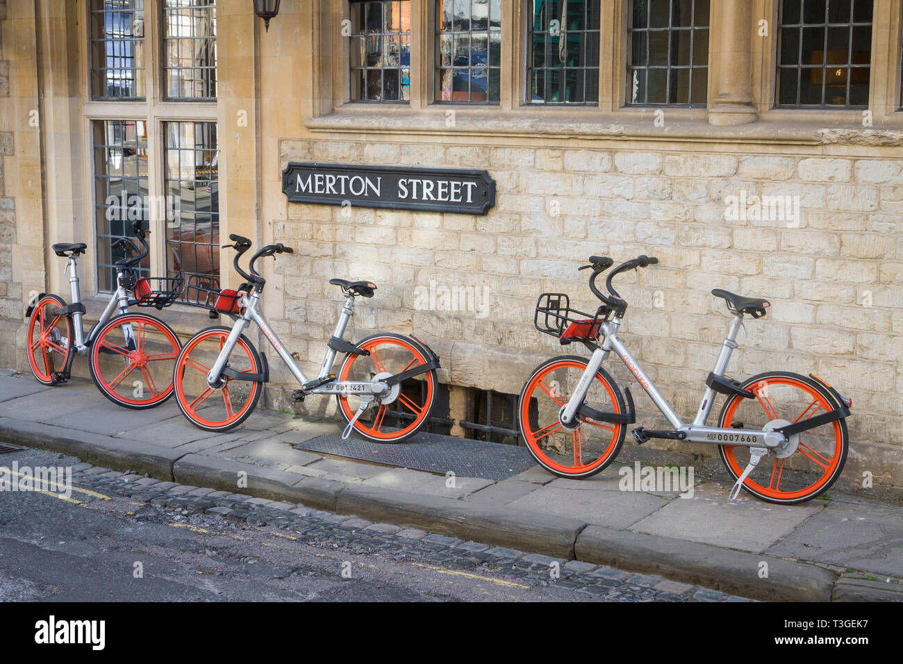 Mobike Fahrräder im Merton Street, Oxford Stockfoto