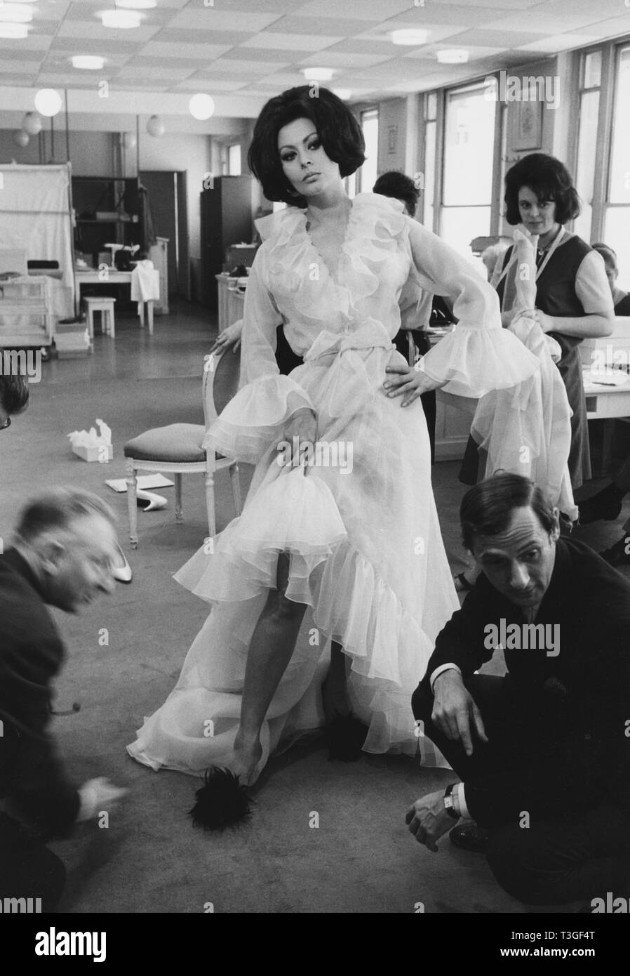 Arabeske 1966 sophia loren -Fotos und -Bildmaterial in hoher Auflösung ...