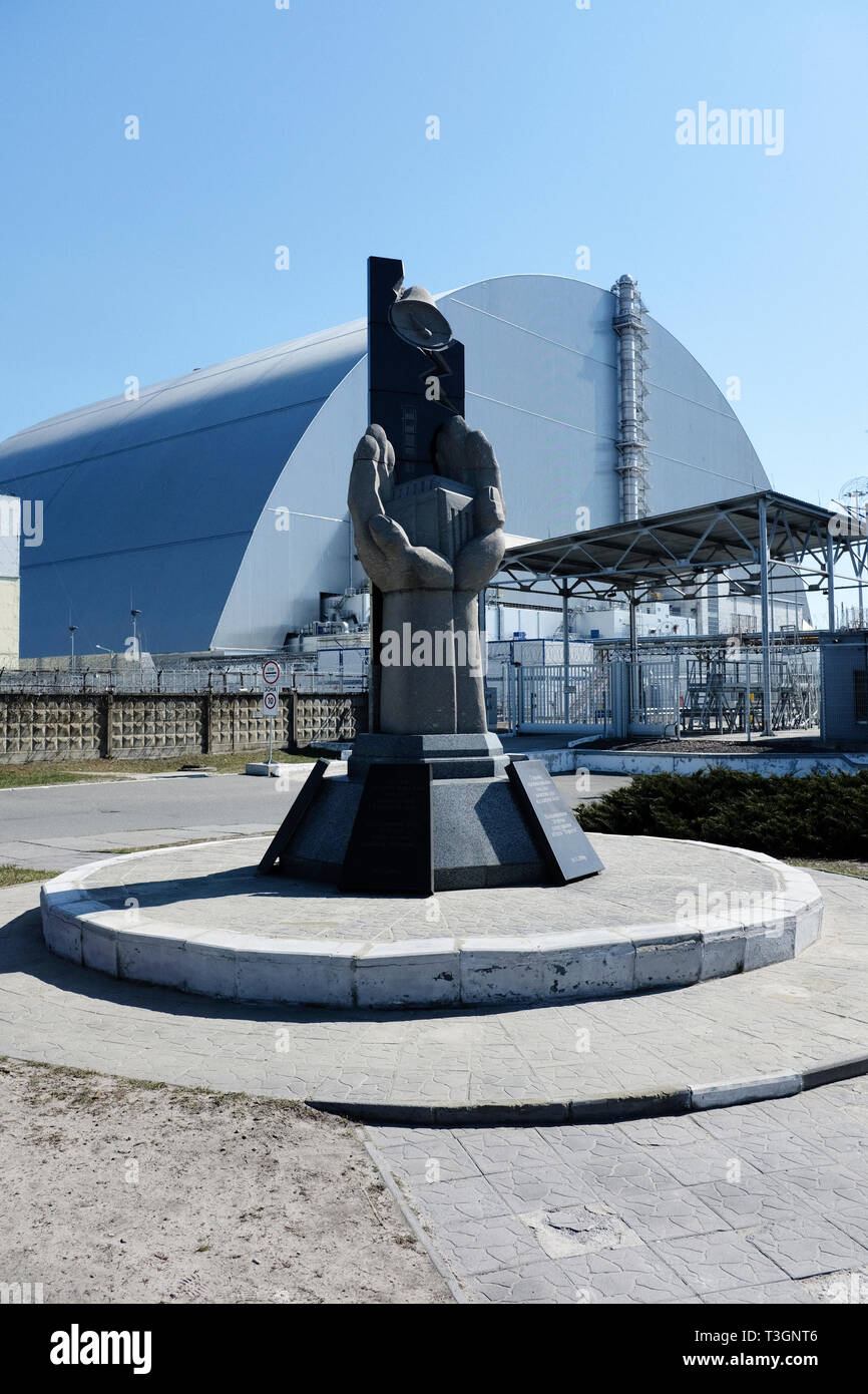 Das Kernkraftwerk Tschernobyl coevred mit der neuen Schutzkonstruktion, April 2019 Stockfoto