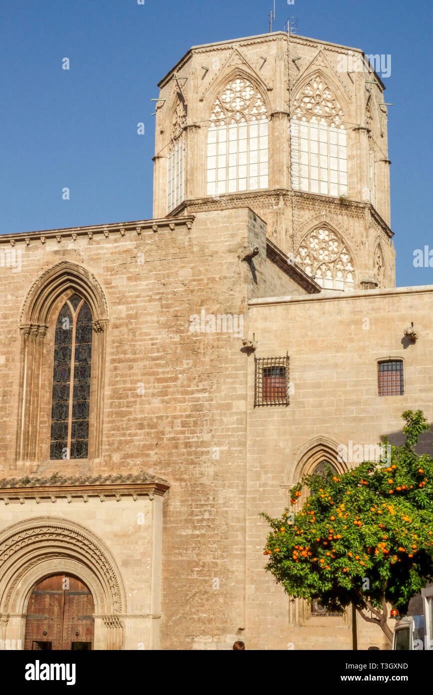 Kathedrale von Valencia achteckiger unvollendeter Turm Spanien Europa Valencia Spanien Orangenbaum Stockfoto