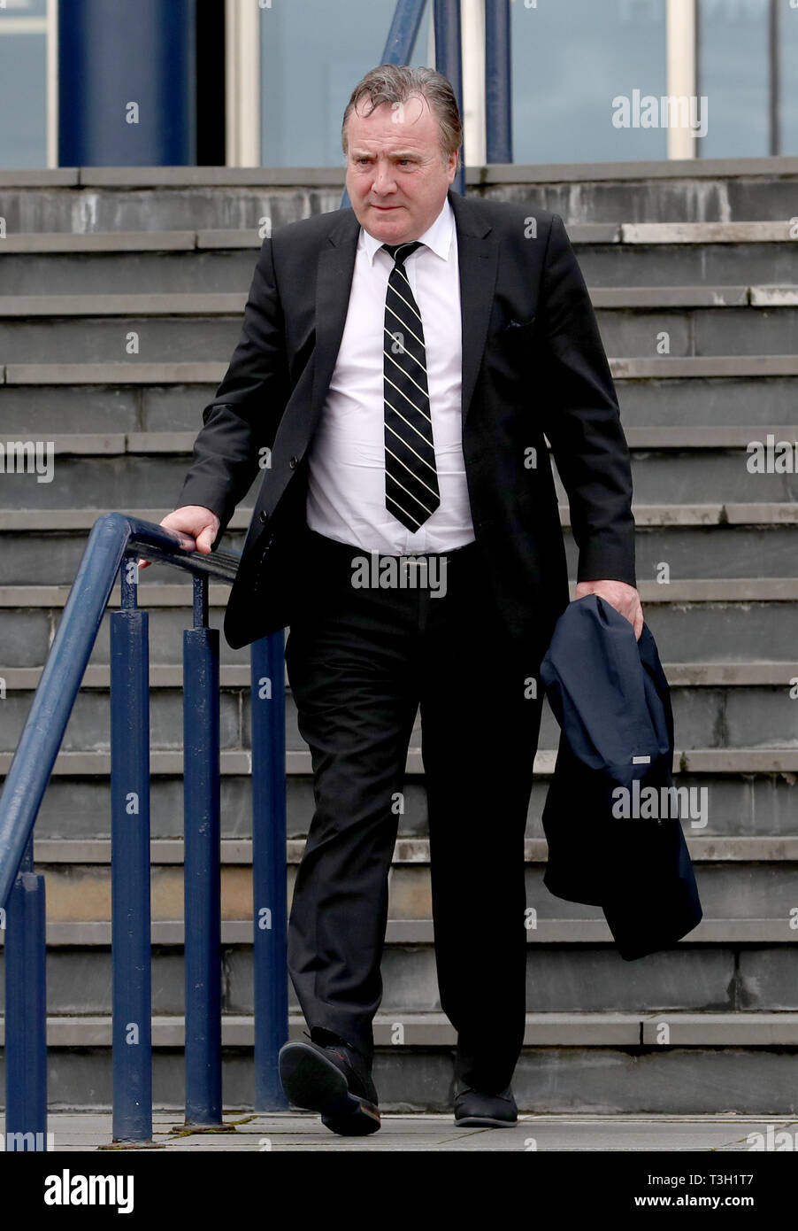 Eigentümer des Clutha bar Alan Crossan Blätter nach der ersten Sitzung des tödlichen Unfall Untersuchung Clutha helicopter Crash, 10 leben am Hampden Park, Glasgow behauptete. Stockfoto