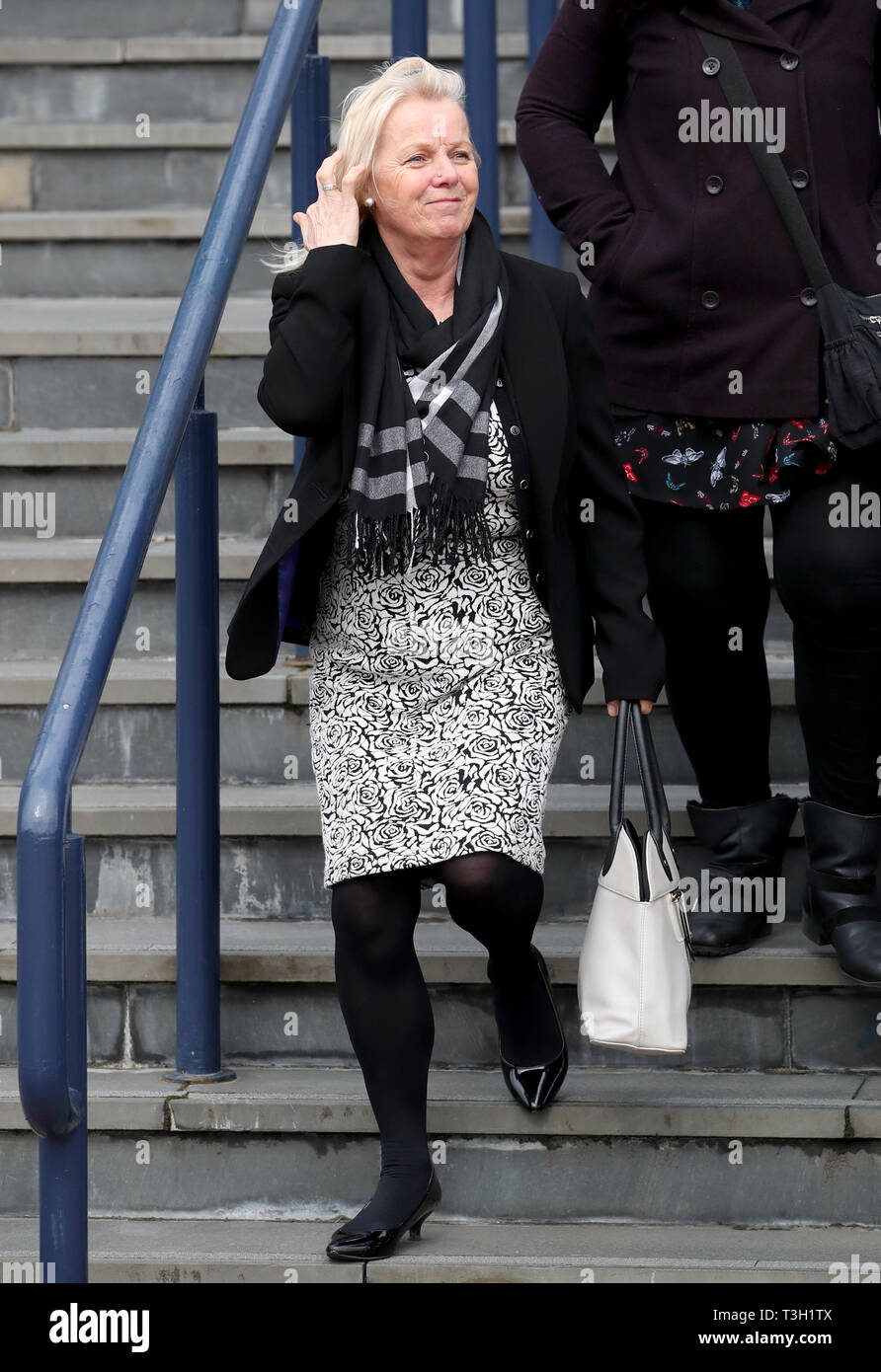 Survivor Mary Kavanagh, deren Partner Robert Jenkins getötet wurde, und die erste Sitzung der tödlichen Unfall Untersuchung Clutha helicopter Crash, 10 leben am Hampden Park, Glasgow behauptete. Stockfoto