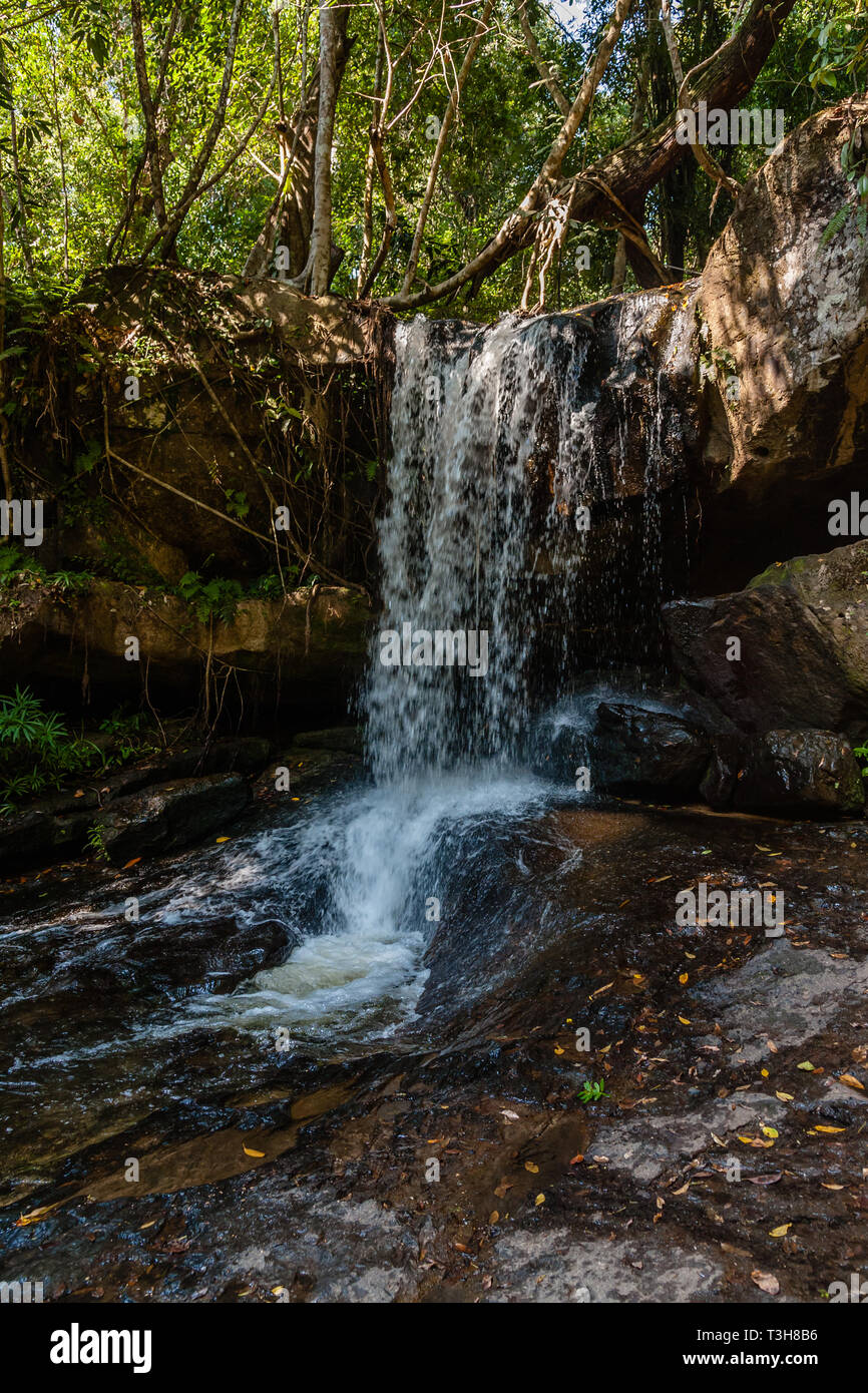 Ein Wasserfall an der Kbal Spean Fluss, Kulen Hügeln, Kambodscha Stockfoto
