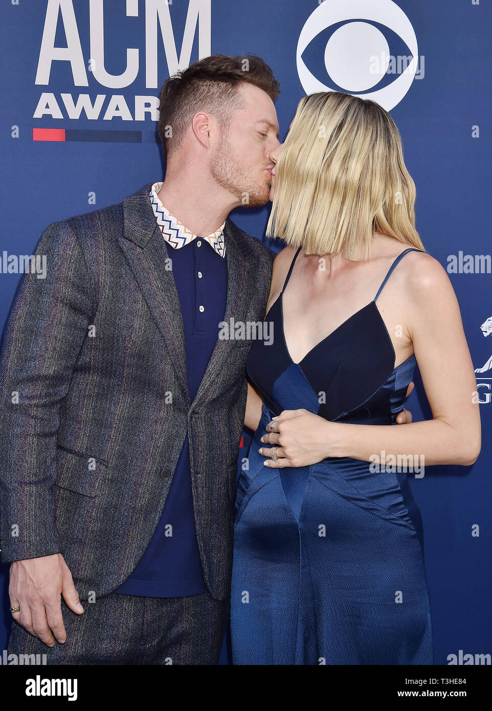 LAS VEGAS, CA - 07 April: Tyler Hubbard von Florida Georgia Linie und Hayley Hubbard der 54 Akademie der Country Music Awards im MGM Grand Hotel & Casino am 07 April, 2019 in Las Vegas, Nevada teilnehmen. Stockfoto