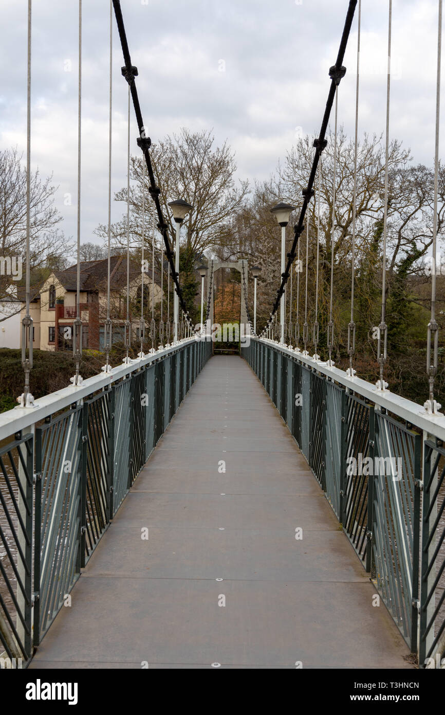 Blick über Trews Wehr Suspension Bridge, Exeter, Großbritannien Stockfoto