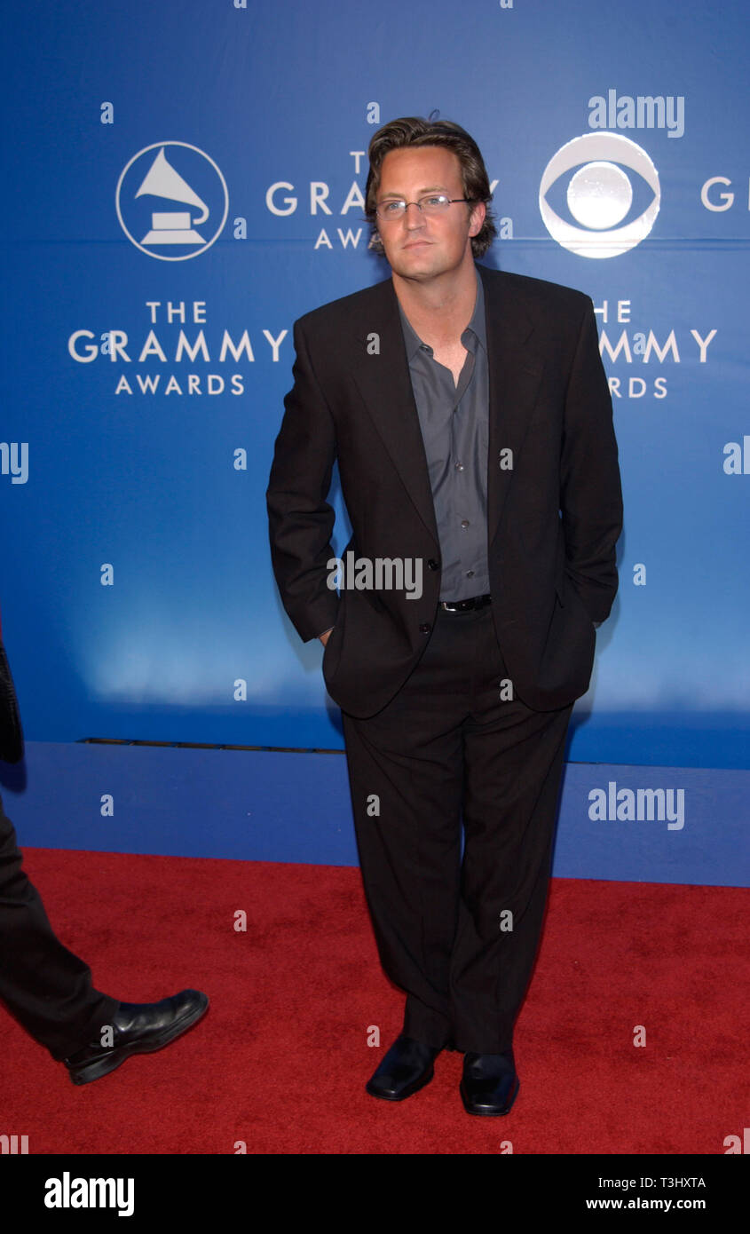 LOS ANGELES, Ca. Februar 27, 2002: Schauspieler Matthew Perry bei den Grammy Awards 2002 in Los Angeles. Stockfoto