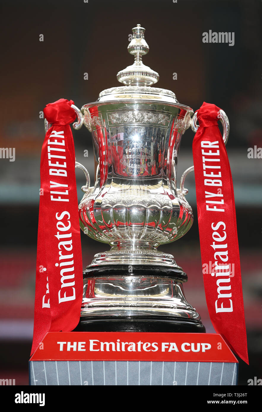 Allgemeine Ansicht des FA Cup Trophäe vor dem FA Cup semi Finale im Wembley Stadion, London. Stockfoto