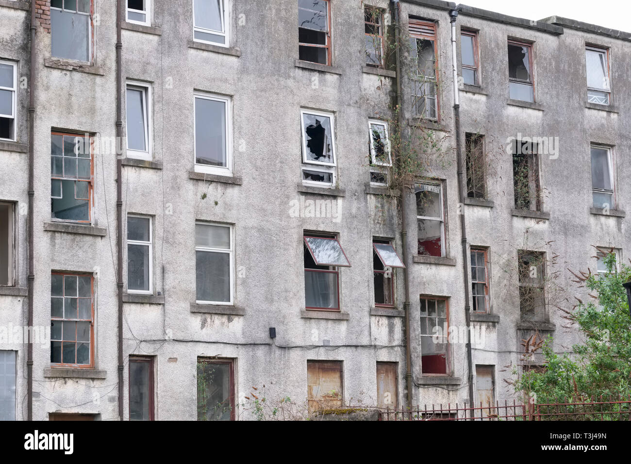 Verfallenes Rat haus in schlechten Wohnverhältnissen Krise ghetto ...