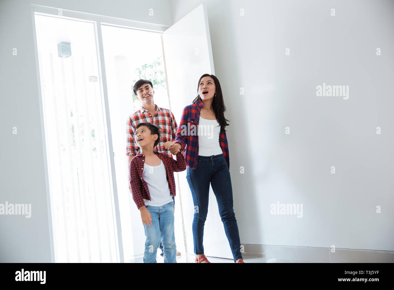 Familie Asiatische in Ihrem neuen Zuhause Stockfoto