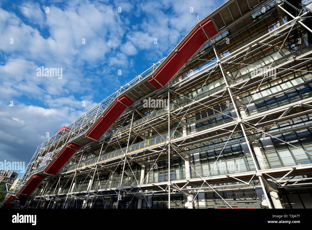 Paris, Frankreich, 21. August 2014: Außenansicht des berühmten Centre Pompidou. Dieses Museum ist die Ausstellung der modernen Kunst gewidmet sind. Stockfoto
