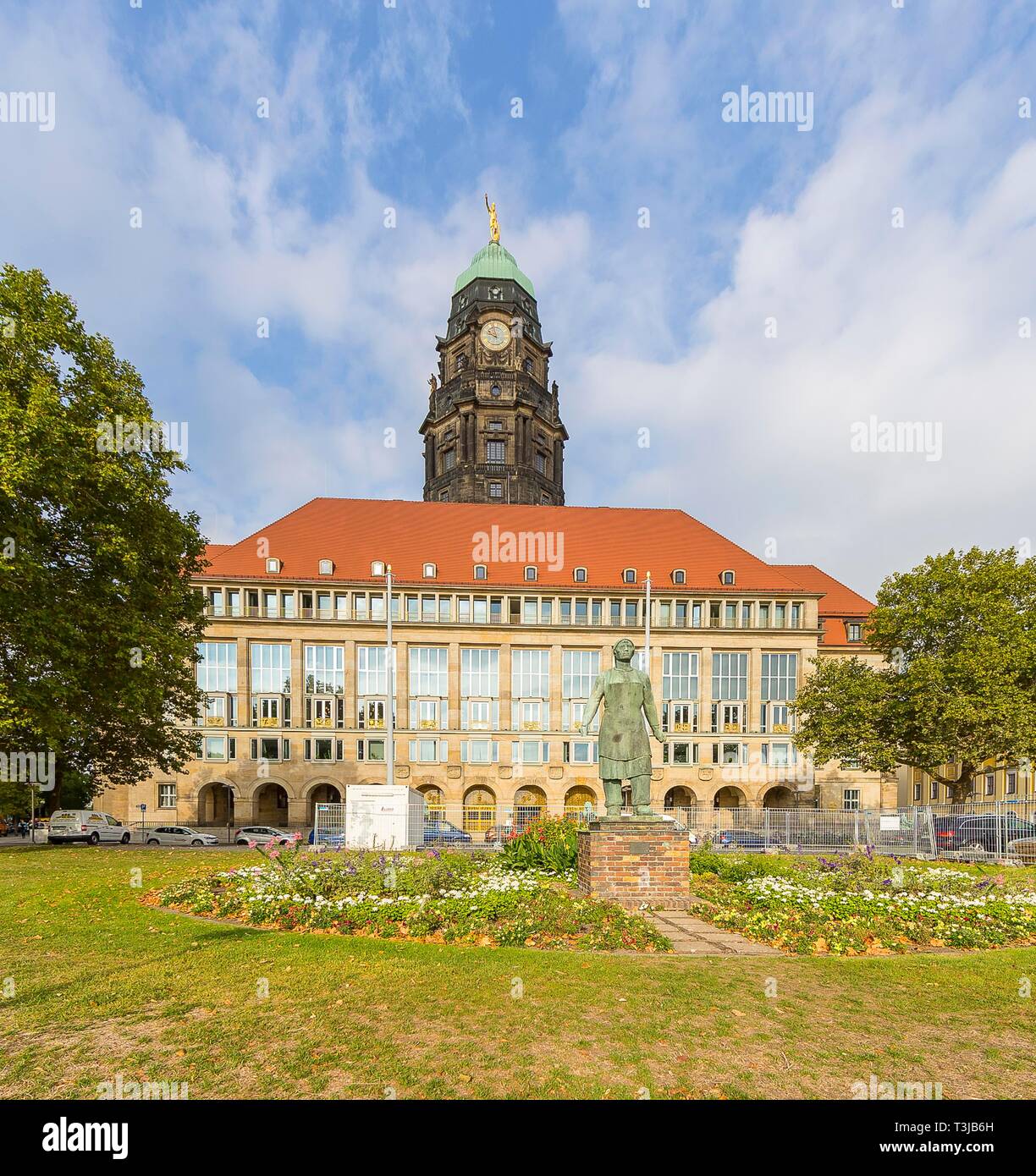 Rathaus mit Rathausturm, der vor den Trümmern Frau, Dresden, Sachsen, Deutschland Stockfoto