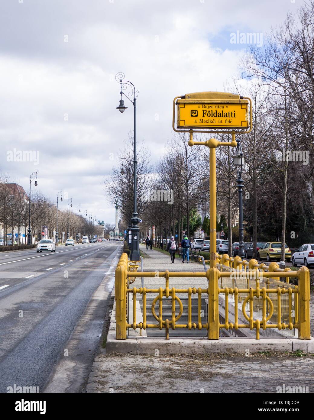 Das Zeichen der U-Bahn Haltestelle der U-Bahn-Linie M1 in Budapest Stockfoto