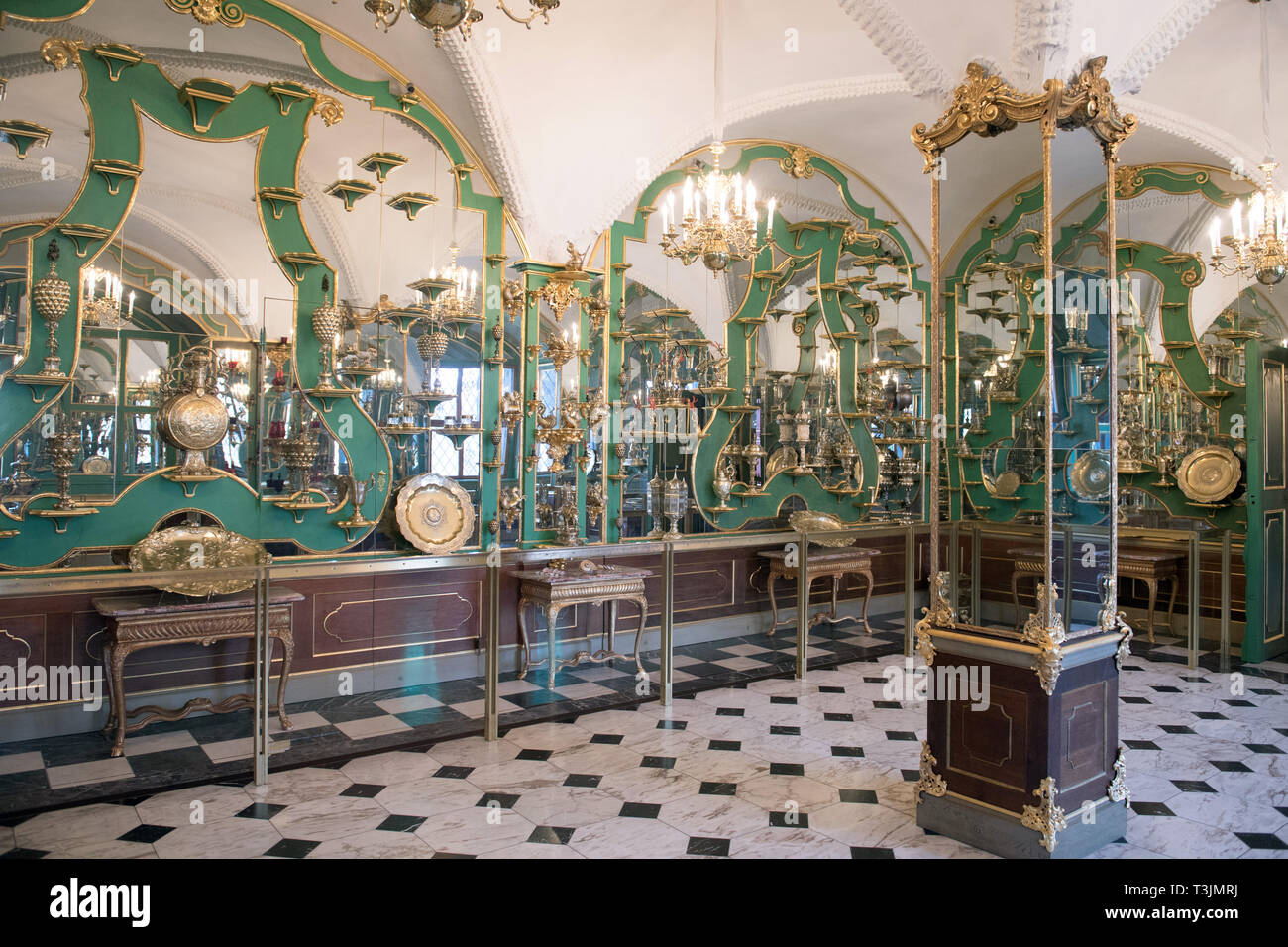 09 April 2019, Sachsen, Dresden: Die Silver-Gilt Zimmer im Historischen Grünen Gewölbe im Dresdner Schloss der Staatlichen Kunstsammlungen Dresden (SKD). Foto: Sebastian Kahnert/dpa-Zentralbild/ZB Stockfoto