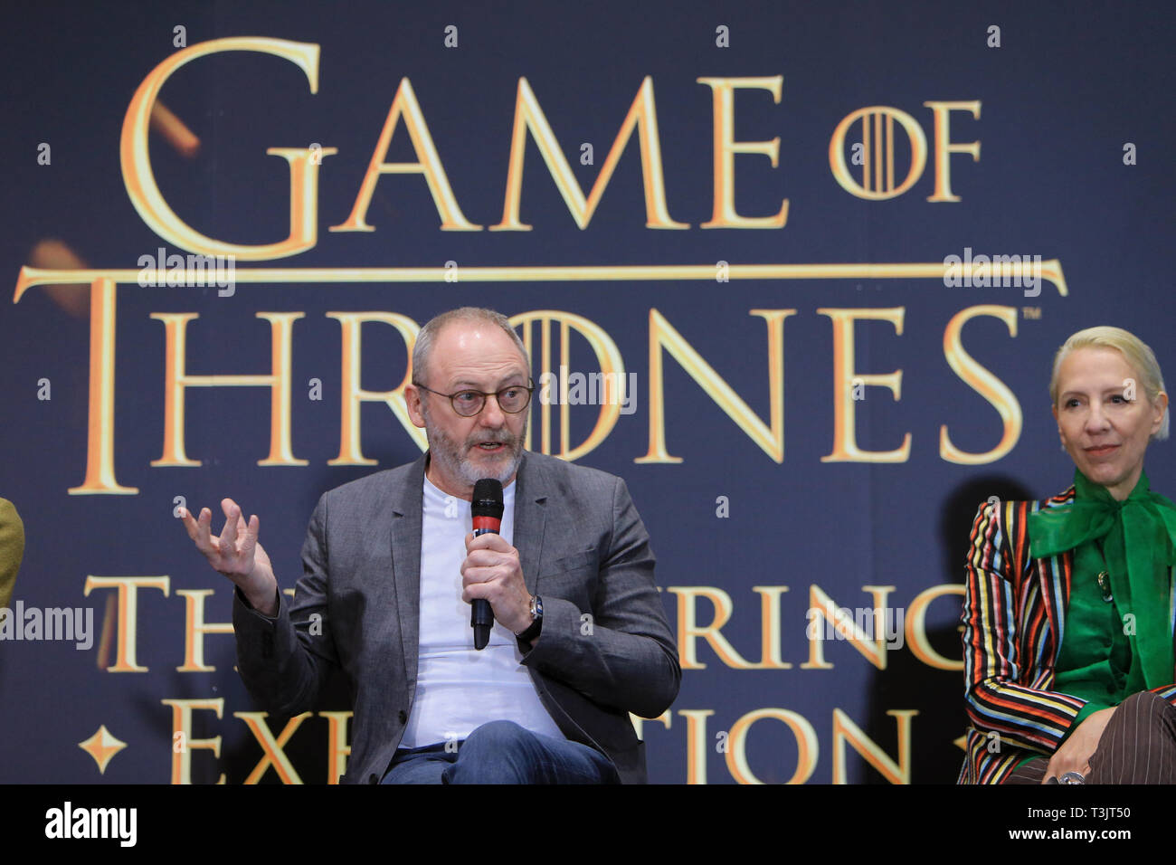 Belfast, UK. 10. Apr 2019. Liam Cunningham, irischen und Schauspieler bekannt für das Spielen von Davos Seaworth in der HBO-episch-Fantasy Serie Spiel der Throne spricht mit den Medien bei der Eröffnung des Spiel der Throne Wanderausstellung in Belfast, Mittwoch, 10. April 2019. Die mit Spannung erwartete Ausstellung für die Öffentlichkeit geöffnet von April werden 11. bis 1. September 2019. Besucher können die Einstellungen zu erkunden und authentische Artefakte aus einer Reihe von Szenen anzeigen. Credit: Paul McErlane/Alamy leben Nachrichten Stockfoto