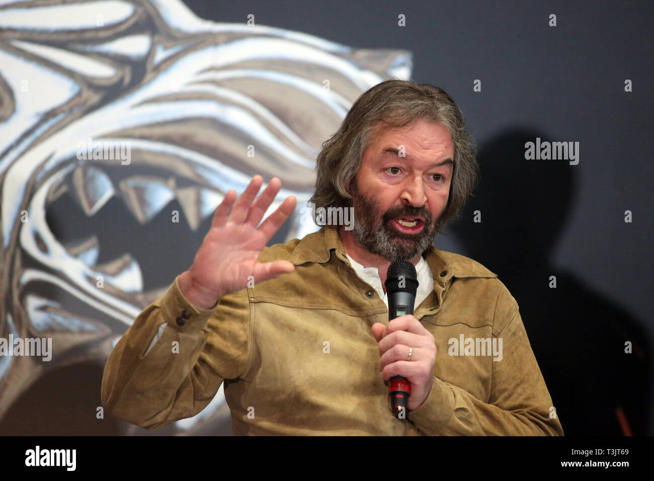 Belfast, UK. 10. Apr 2019. Ian Beattie, Nordirischer Schauspieler von Spiel der Throne spricht mit den Medien bei der Eröffnung des Spiel der Throne Wanderausstellung in Belfast, Mittwoch, 10. April 2019. Die mit Spannung erwartete Ausstellung für die Öffentlichkeit geöffnet von April werden 11. bis 1. September 2019. Besucher können die Einstellungen zu erkunden und authentische Artefakte aus einer Reihe von Szenen anzeigen. Credit: Paul McErlane/Alamy leben Nachrichten Stockfoto