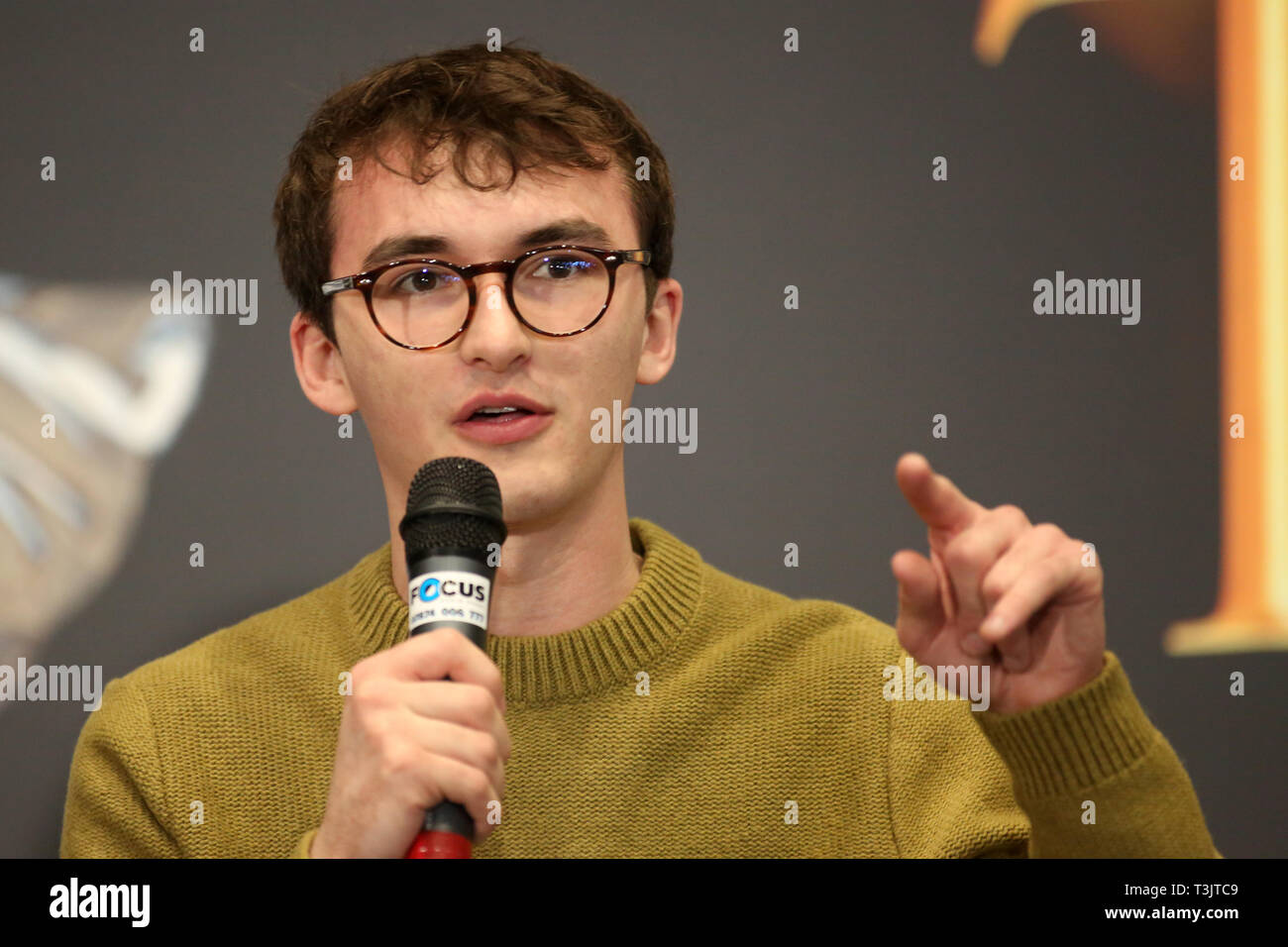 Belfast, UK. 10. Apr 2019. Isaac Hempstead-Wright ist ein englischer Schauspieler, bekannt für seine Rolle als Kleie Stark an der HBO-Serie Spiel von Thron an die Medien mit der Einführung der Spiel der Throne Wanderausstellung in Belfast, Mittwoch, 10. April 2019. Die mit Spannung erwartete Ausstellung für die Öffentlichkeit geöffnet von April werden 11. bis 1. September 2019, spricht. Besucher können die Einstellungen zu erkunden und authentische Artefakte aus einer Reihe von Szenen anzeigen. Credit: Paul McErlane/Alamy leben Nachrichten Stockfoto