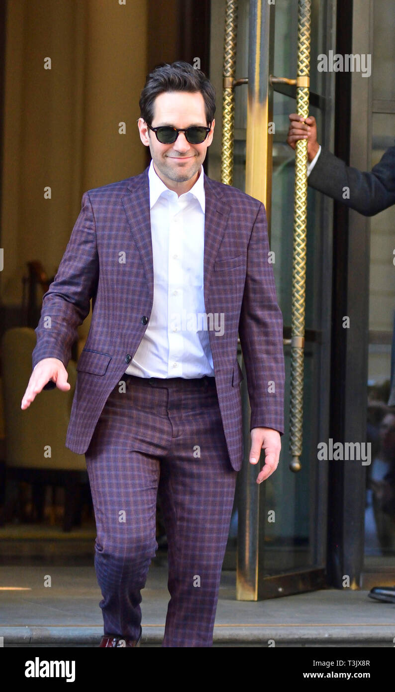 London, Großbritannien. 10 Apr, 2019. Amerikanische Schauspieler Paul Rudd, in London bei der Premiere von 'Avengers-Endgame', verlässt das Corinthia Hotel in Whitehall, London. Credit: PjrFoto/Alamy leben Nachrichten Stockfoto