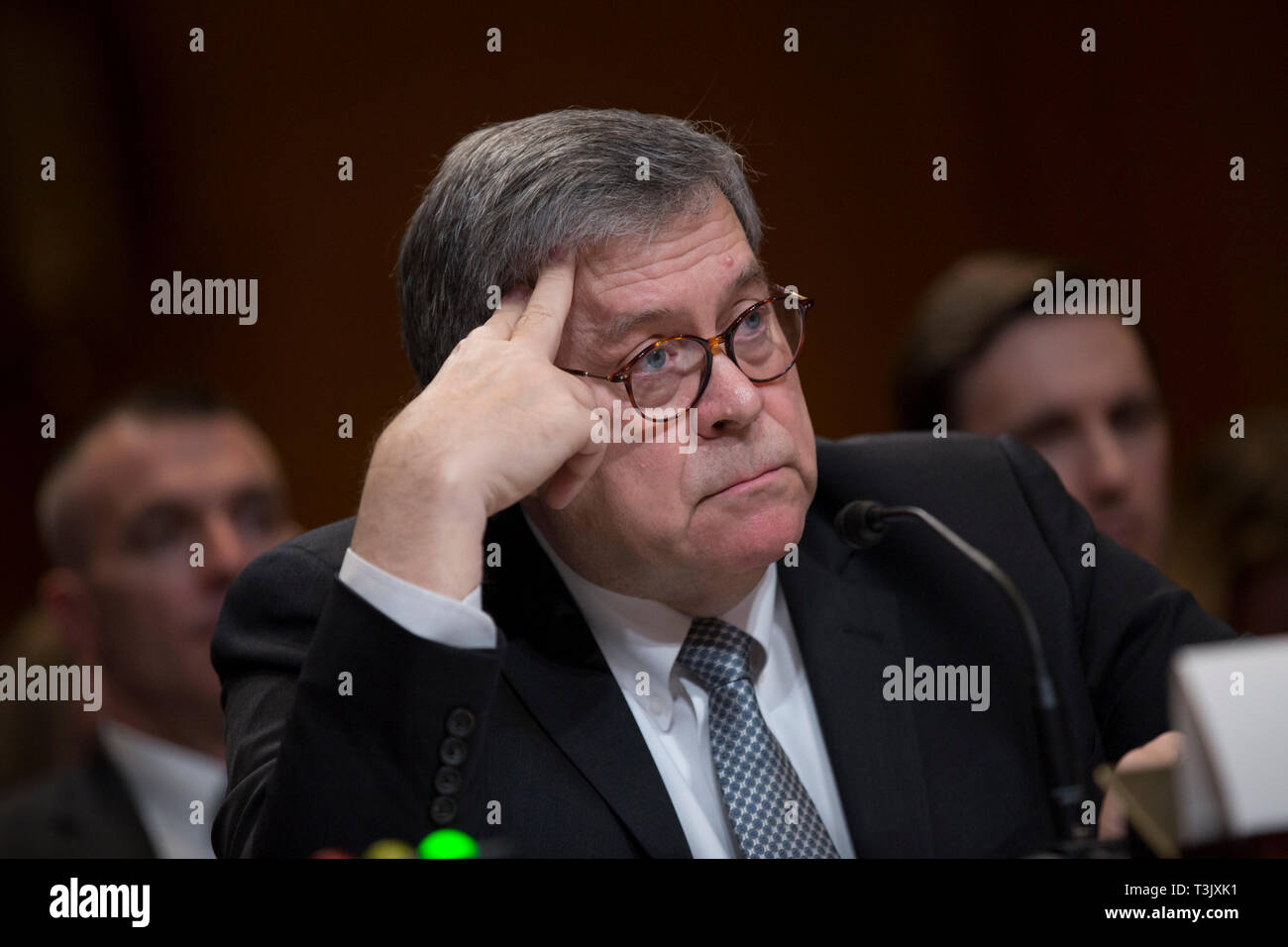 Washington DC, USA. 10 Apr, 2019. United States Attorney General William S. Barr bezeugt vor dem US-Senat Ausschusses für Mittel Unterausschuß auf Handel, Justiz, Wissenschaft und verwandten Organisationen auf dem Capitol Hill in Washington, DC am 10. April 2019, in dem er erklärte, dass Spionage während des Präsidentschaftswahlkampfs 2016 der US-Präsident Donald J. Trumpf aufgetreten. | Verwendung der weltweiten Kredit: dpa Picture alliance/Alamy leben Nachrichten Stockfoto