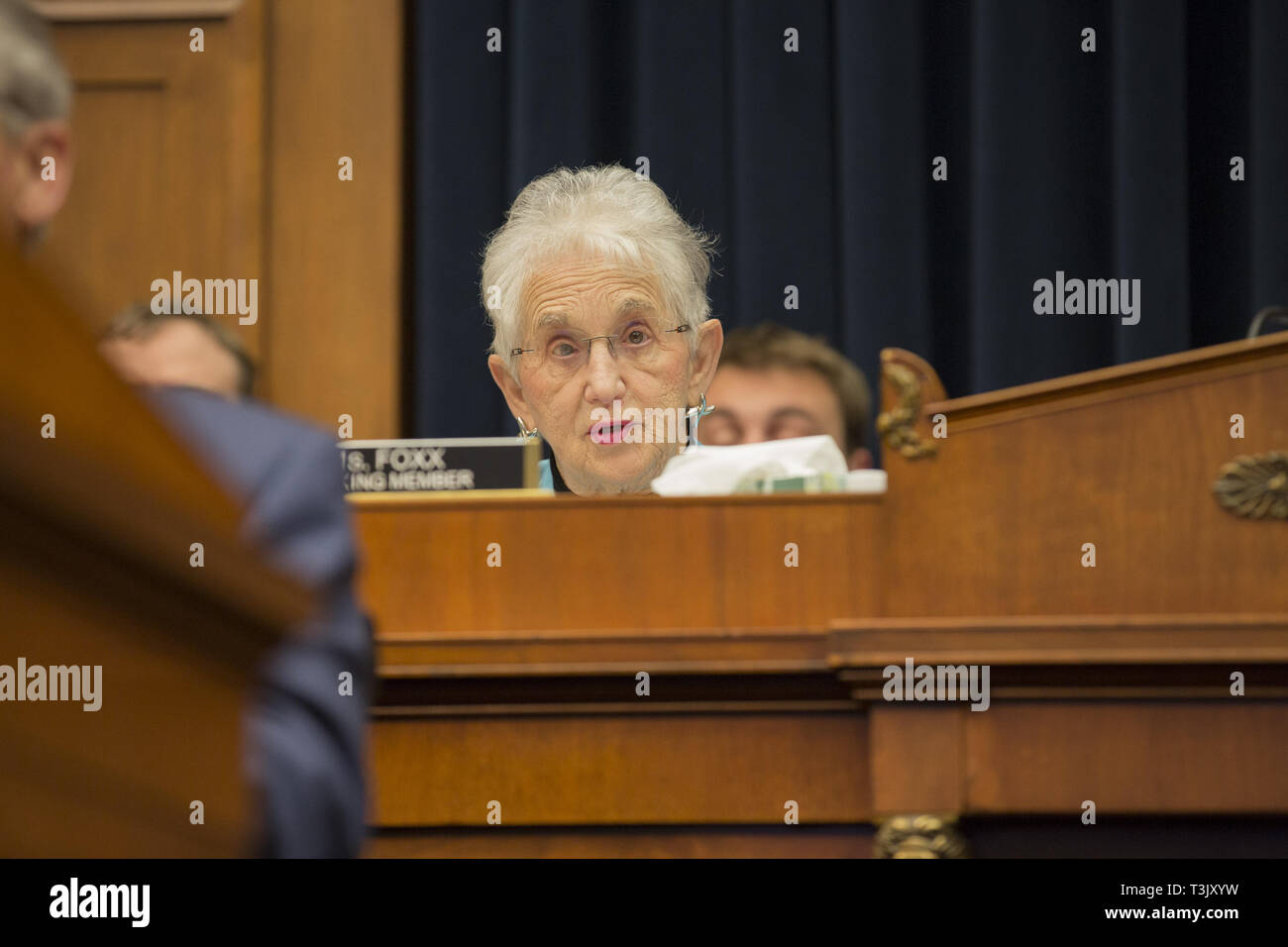 Washington DC, USA. 10 Apr, 2019. United States Vertreter Virginia Foxx (Republikaner von Nord-carolina) liefert eine Eröffnung vor Beginn der Außenminister der Vereinigten Staaten Bildung Betsy DevosÃ - Zeugnis vor dem Ausschuß für Bildung und Arbeit am 10. April 2019. Credit: Stefani Reynolds/CNP Credit: Stefani Reynolds/CNP/ZUMA Draht/Alamy leben Nachrichten Stockfoto