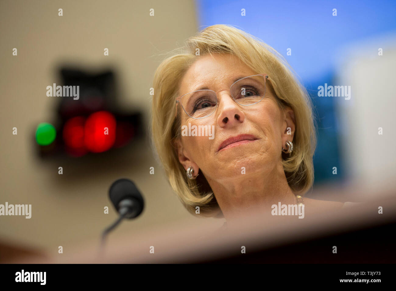 Washington DC, USA. 10 Apr, 2019. Außenminister der Vereinigten Staaten Bildung Betsy Devos zeugt von ihrer Abteilung Geschäftsjahr Budget 2020 vor der US-Ausschuss für Bildung und Arbeit auf dem Capitol Hill in Washington, DC am 10. April 2019. Credit: Stefani Reynolds/CNP | Verwendung der weltweiten Kredit: dpa/Alamy leben Nachrichten Stockfoto