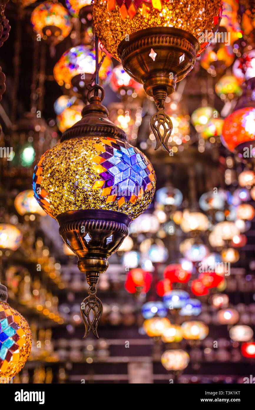 Schönen traditionellen Ramadan Licht Lampe mit unscharfen
