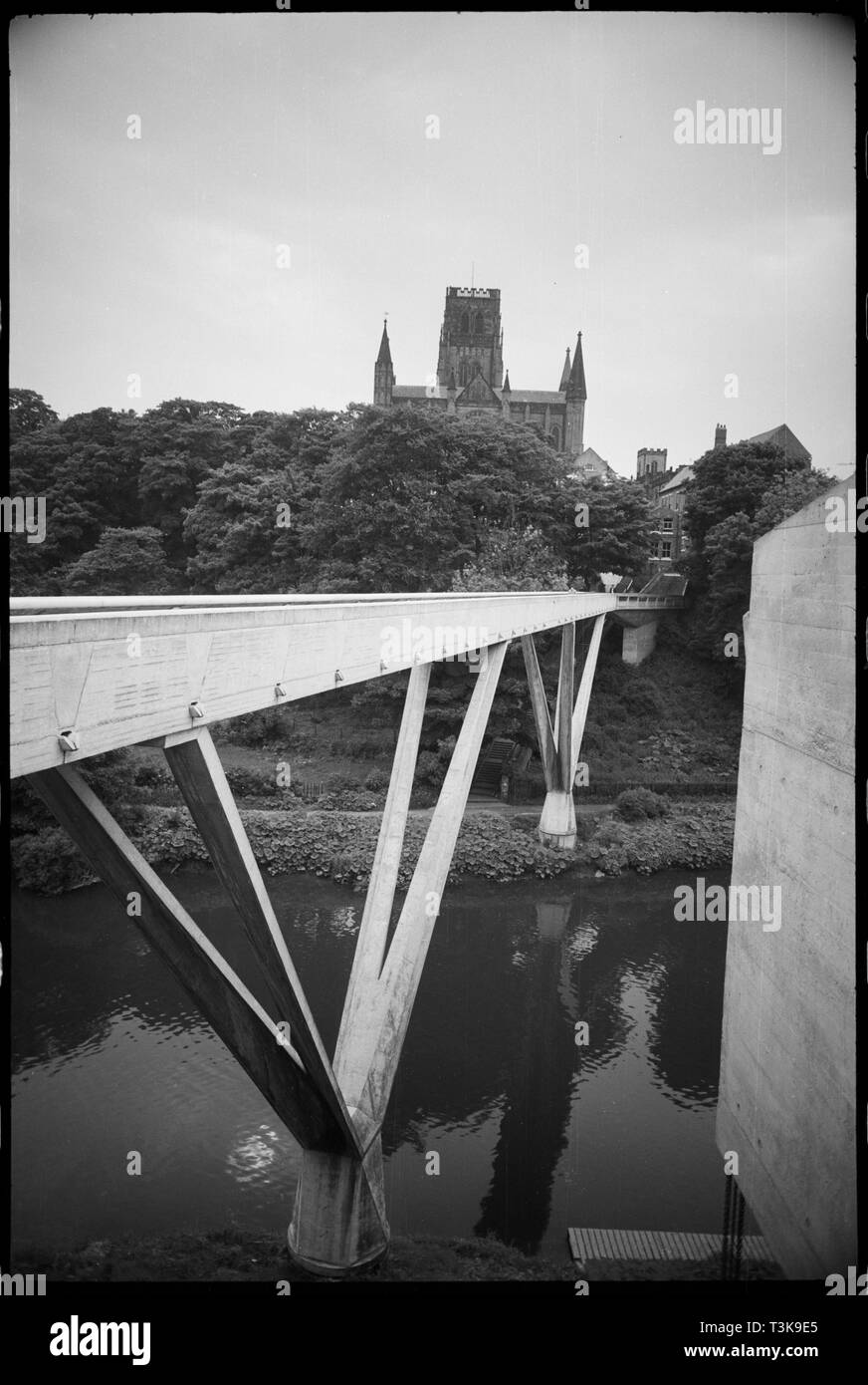 Kingsgate Brücke und Durham Cathedral, County Durham, c 1963 - c 1980. Schöpfer: Ursula Clark. Stockfoto