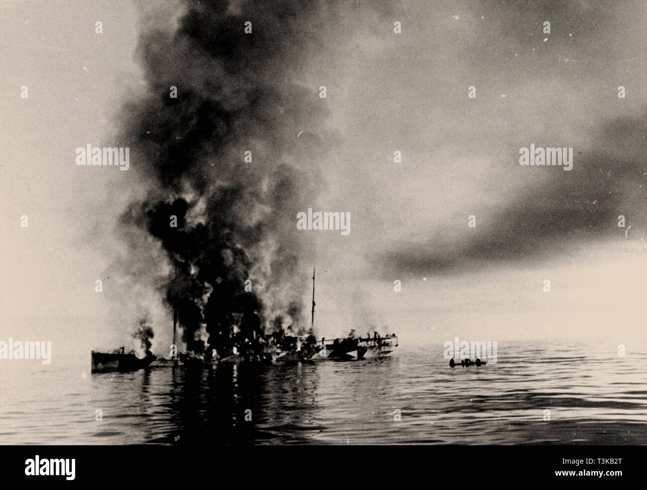 Der Untergang der icebreaker Alexander Sibiryakov von Deutschen Kreuzer Admiral Scheer am 25. August 1942. Schöpfer: Anonym. Stockfoto
