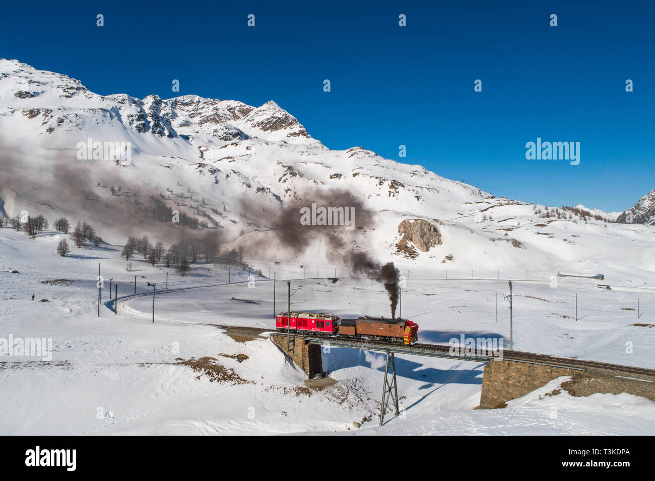 Dampfzug der Bernina, Bernina Express der Rhätischen Bahn. Unesco-Welterbe Stockfoto