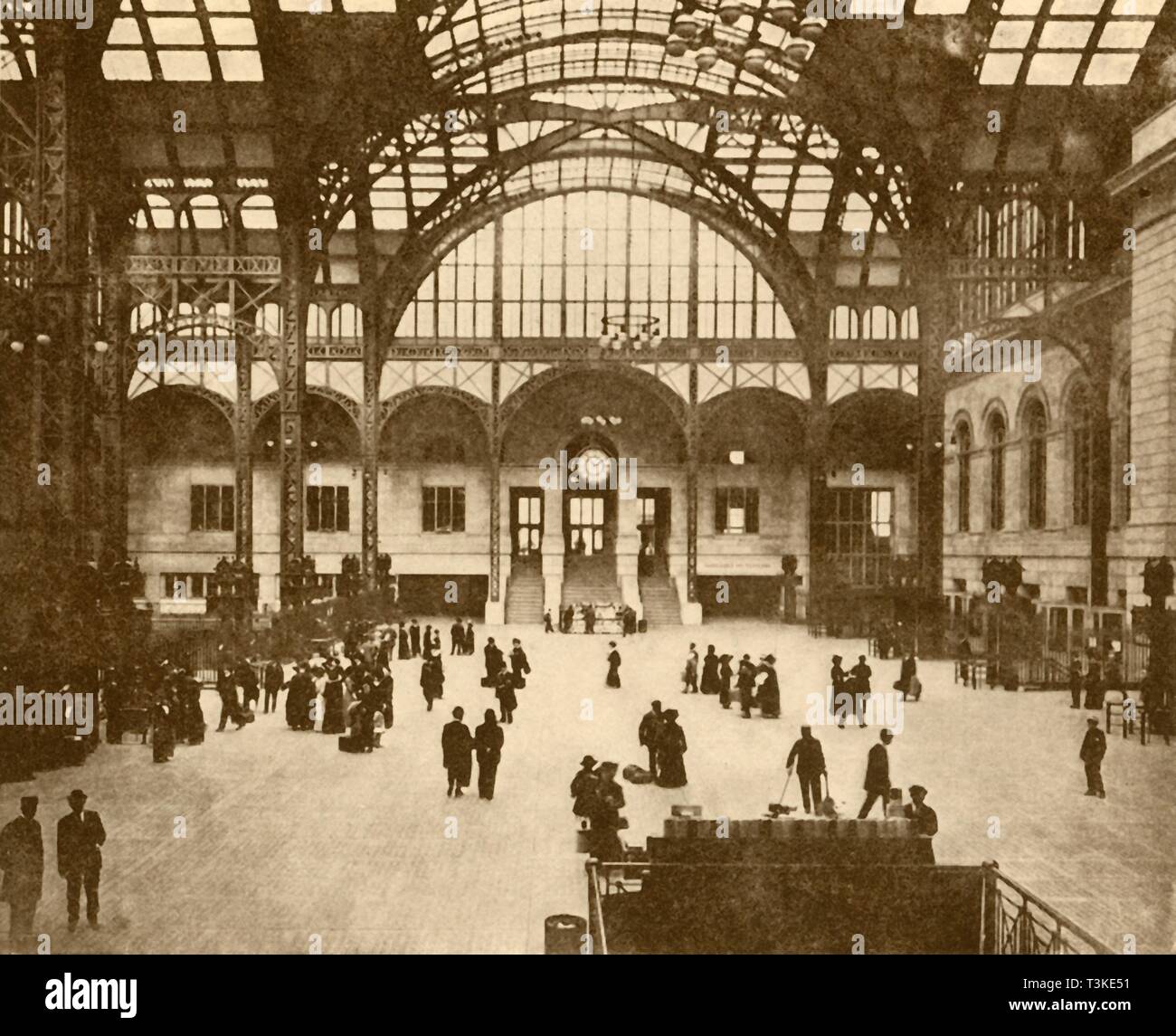 Die zentrale Halle, Pennsylvania Station, New York (Pennsylvania Railroad Company)", 1930. Schöpfer: Unbekannt. Stockfoto