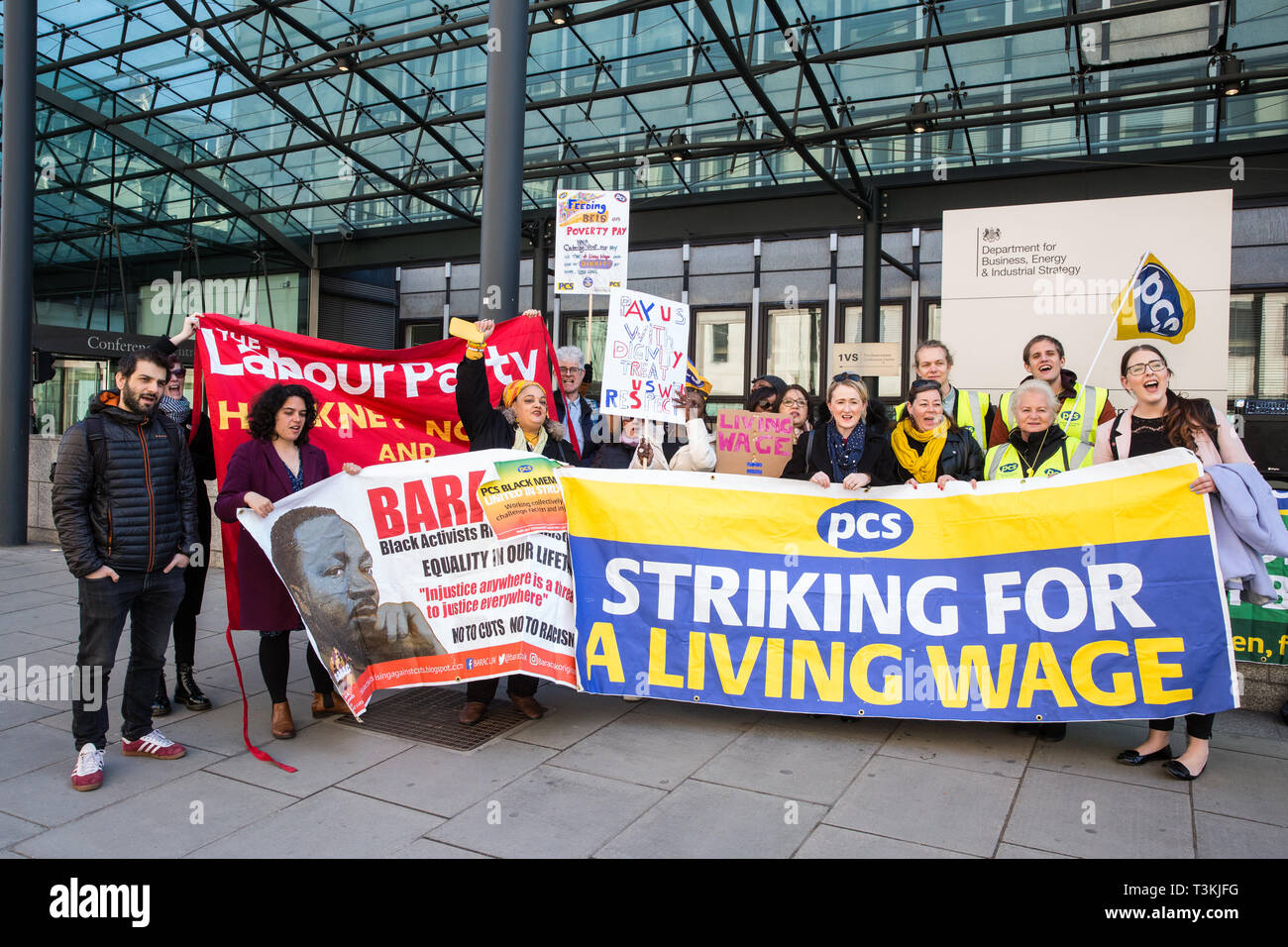 London, Großbritannien. 10. April 2019. Rebecca Long-Bailey, Schatten Staatssekretär für Wirtschaft Energie & Industrie Strategie, und Laura Pidcock, Schatten Minis Stockfoto