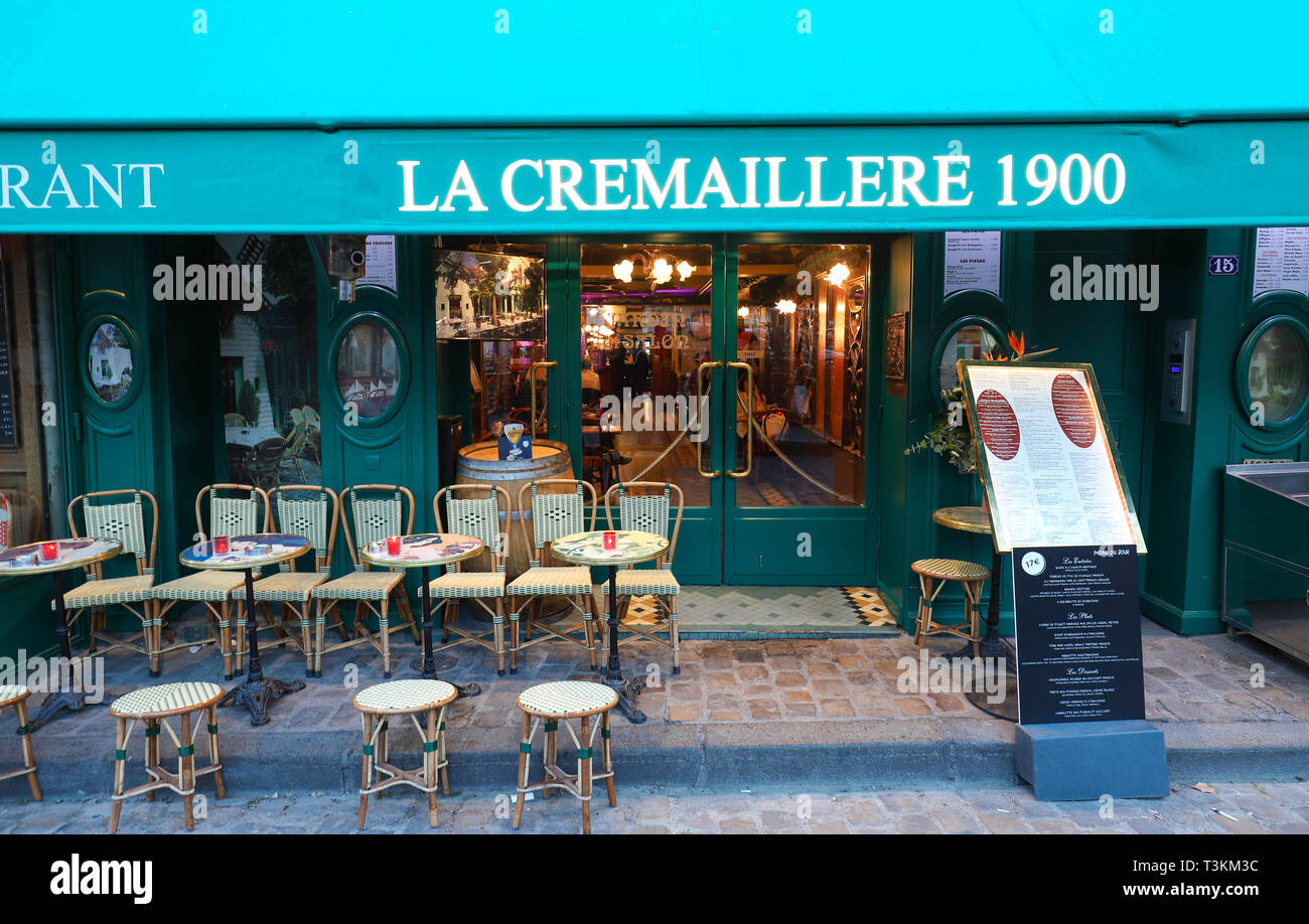 Die traditionellen französischen Restaurant La Feniere 1900 in Montmartre im 18. Bezirk von Paris, Frankreich. Stockfoto