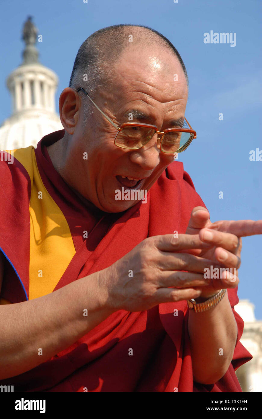 Washington DC, USA, 17. Oktober 2007 Seine Heiligkeit der 14 Dalia Lama Lhamo Dondrub von Tibet leitet Ereignis auf West vor der US Capitol. Stockfoto
