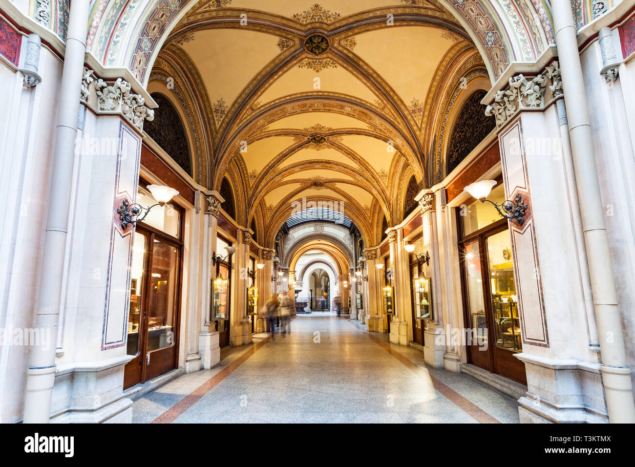 Reich verzierten Innenraum der Freyung Passage Einkaufsarkaden in der Innenstadt von Wien, Österreich. Stockfoto