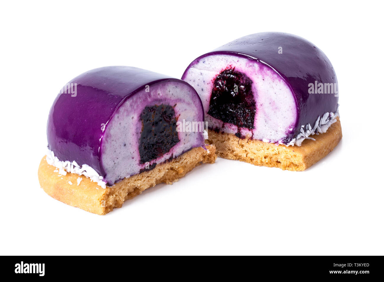 Lila Dessert mit Cocos, und blueberry Jam (Schnitt, Abschnitt) Stockfoto