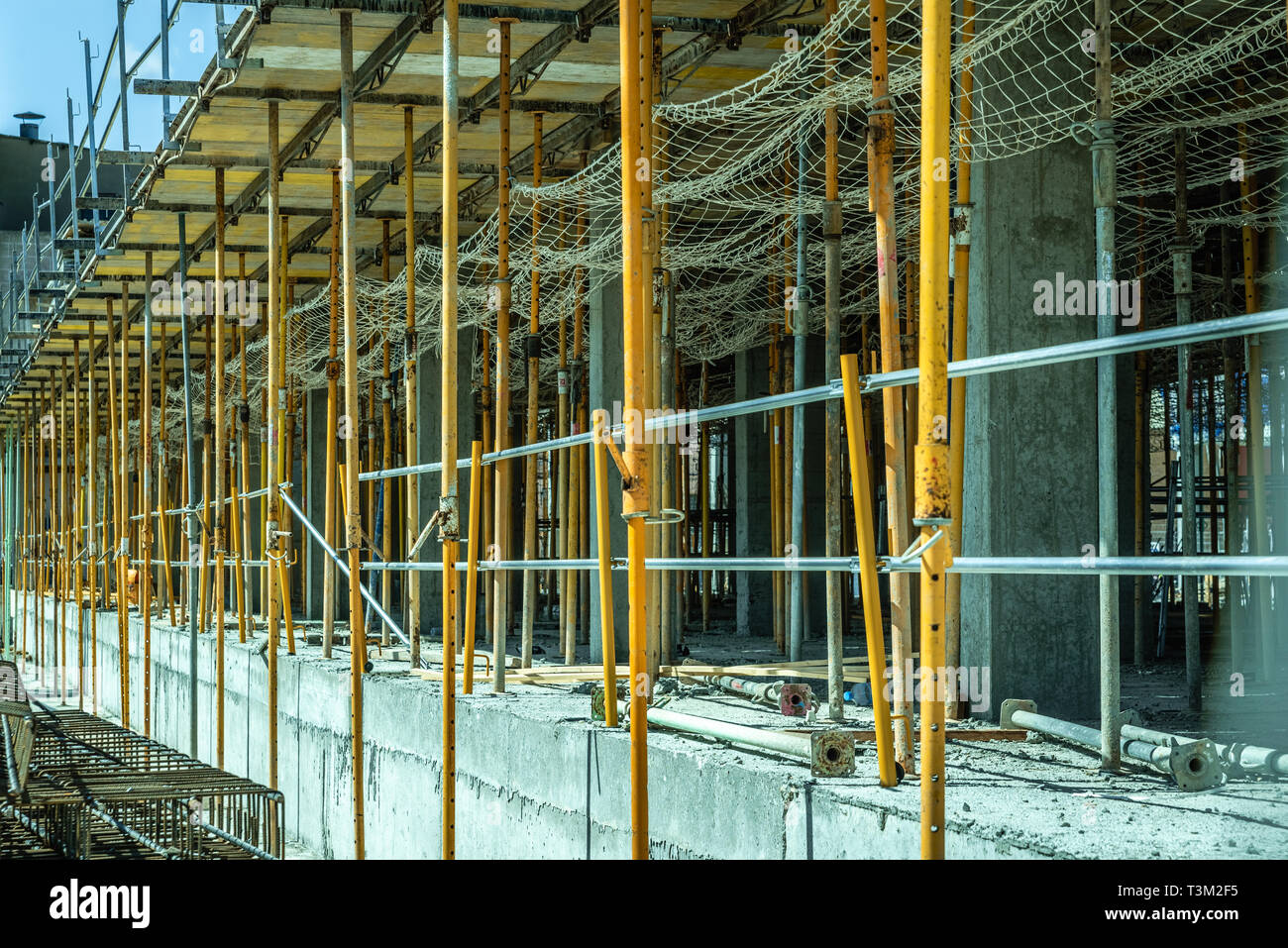 Gerüst Holding die Pfeiler eine Schalung aus einige Gebäude im Bau. Stockfoto